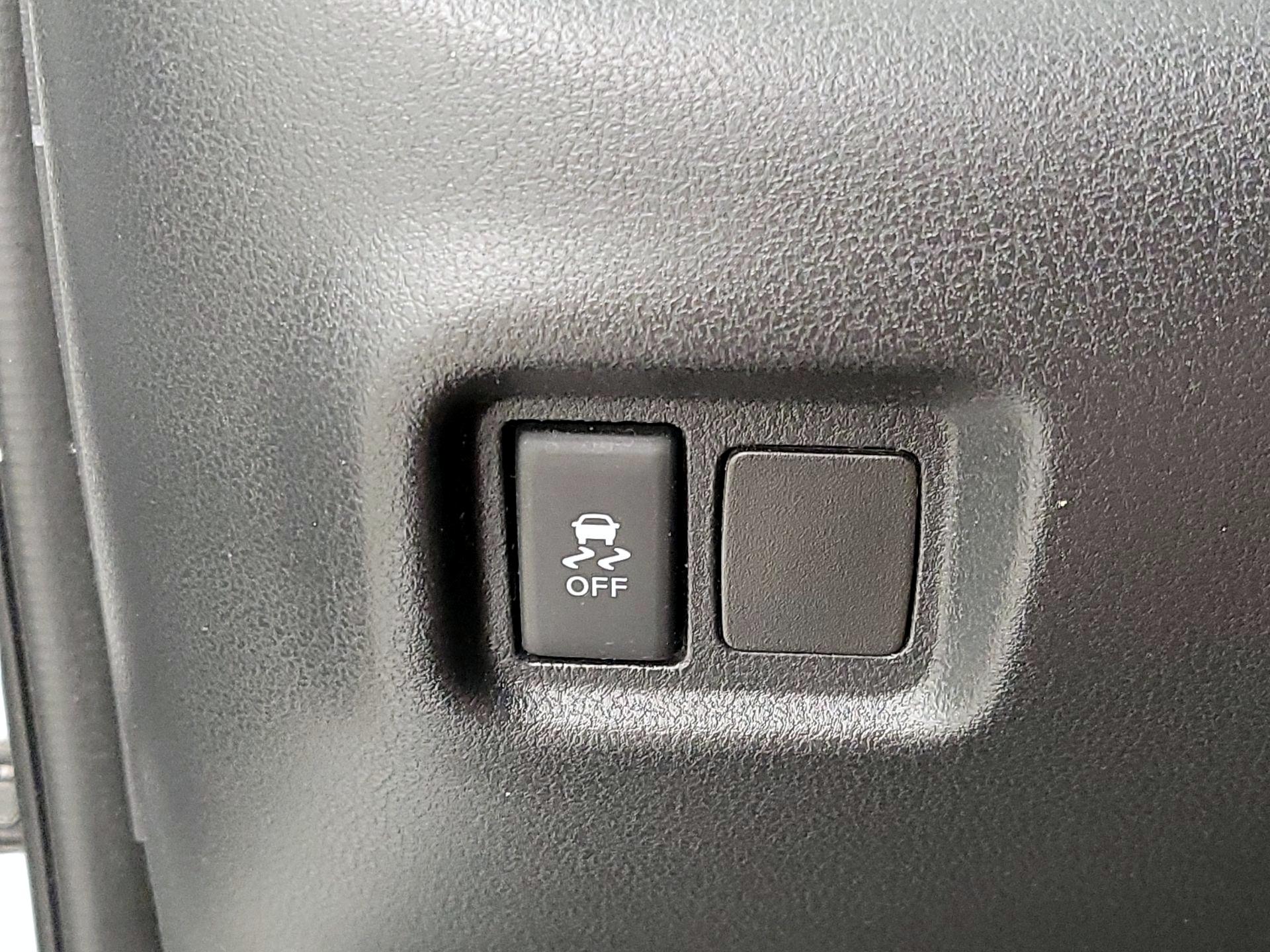 Thumbnail: 2014 Nissan Versa - 13