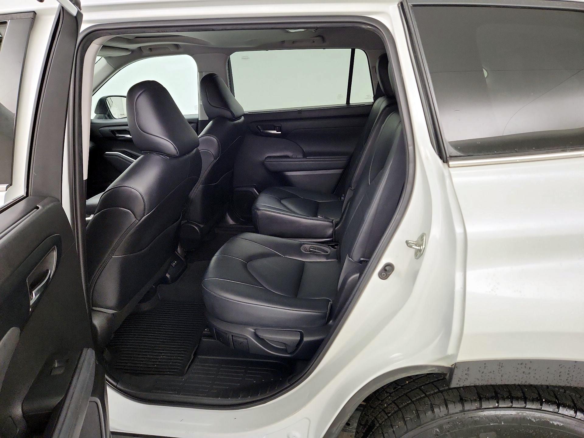 Thumbnail: 2022 Toyota Highlander - 20