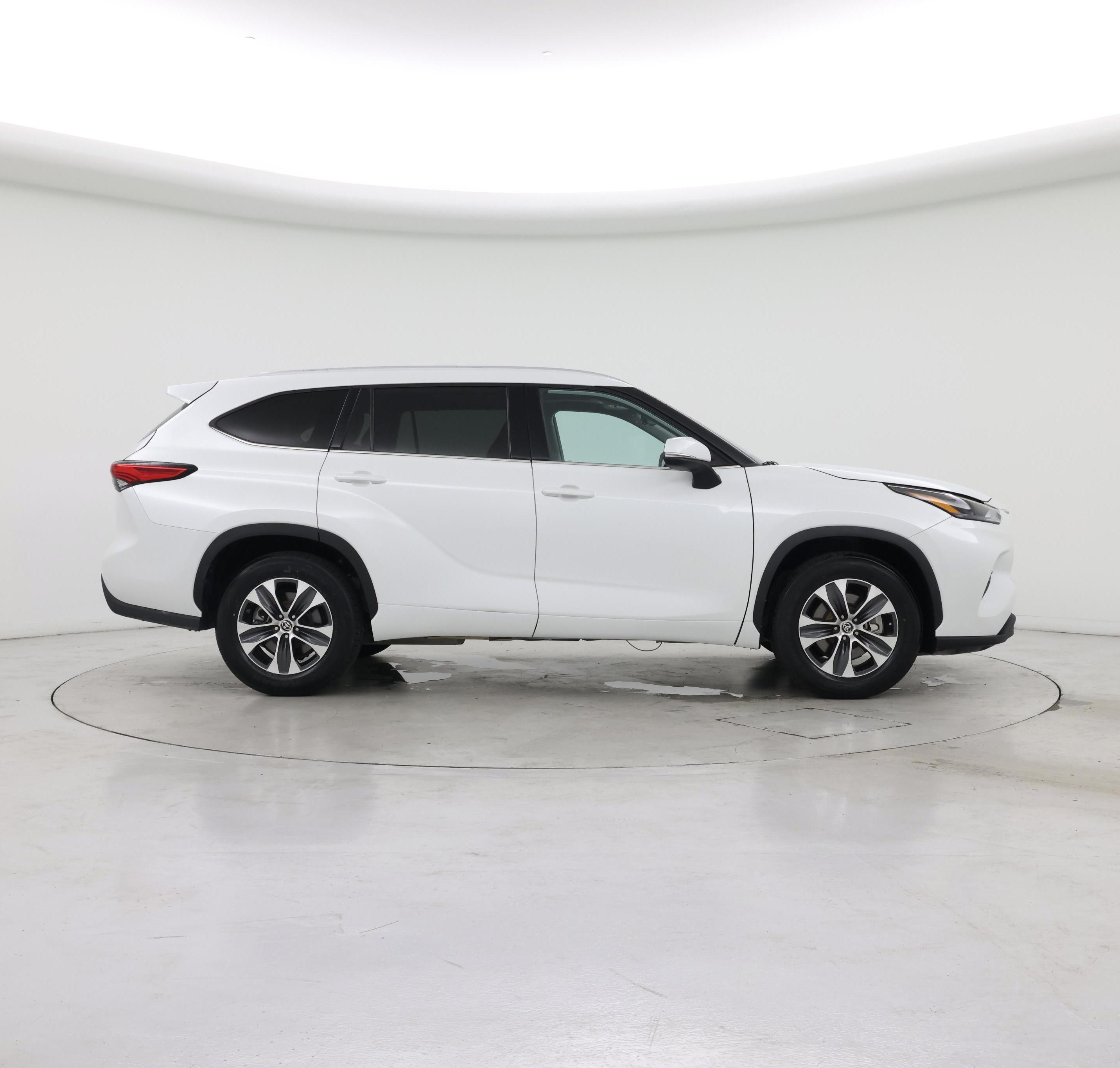 Thumbnail: 2022 Toyota Highlander - 7