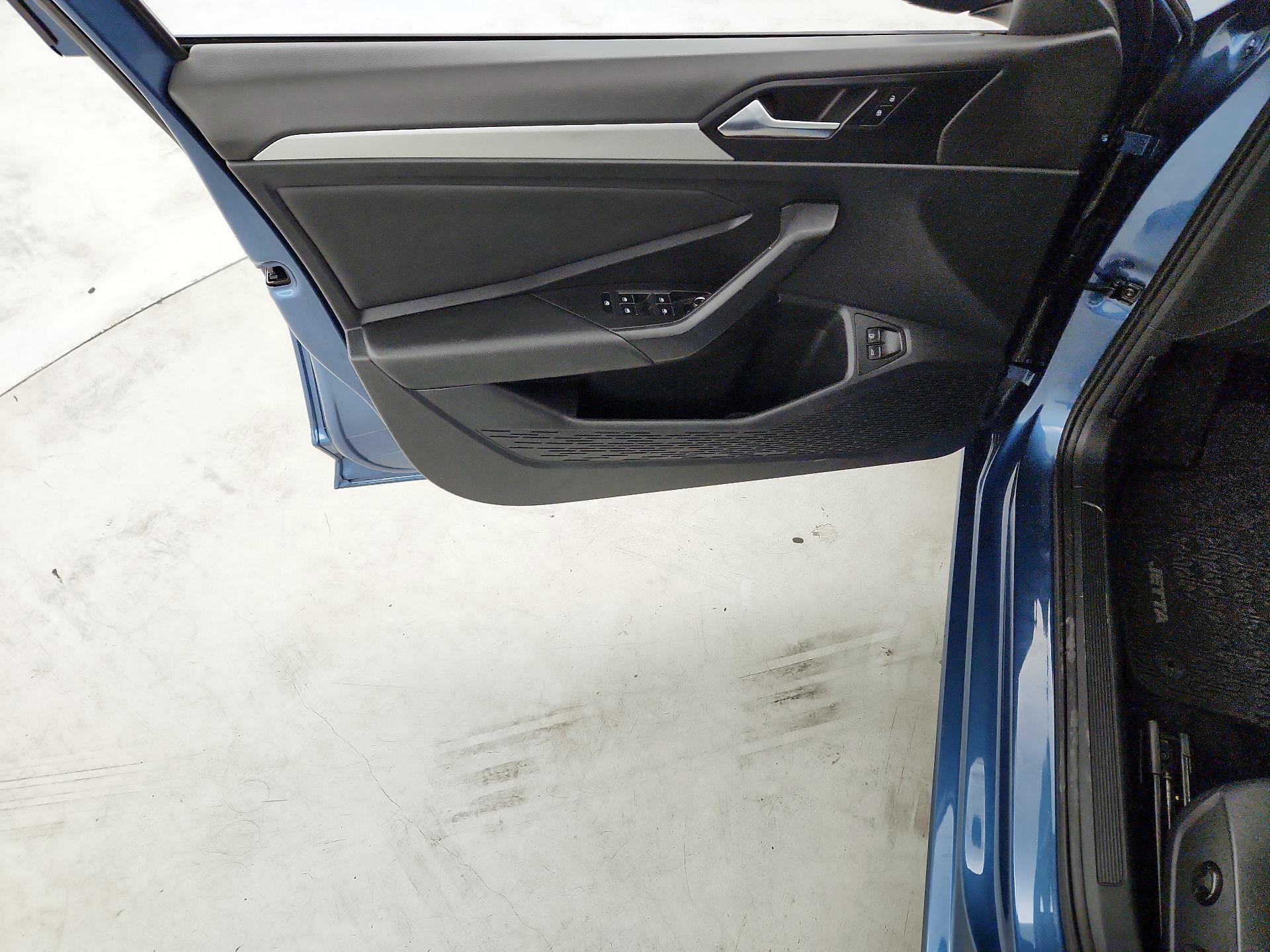 Thumbnail: 2021 Volkswagen Jetta - 12
