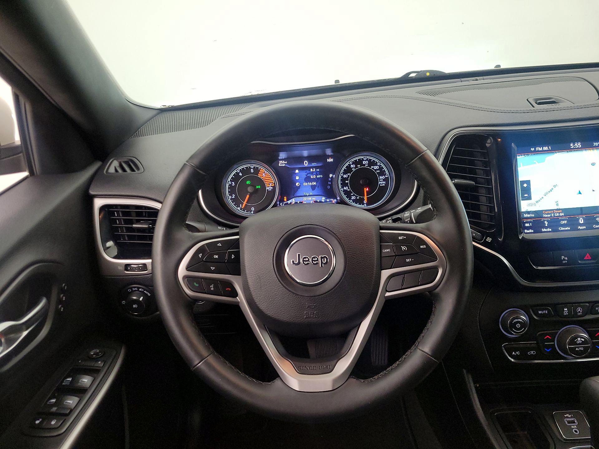 Thumbnail: 2019 Jeep Cherokee - 10