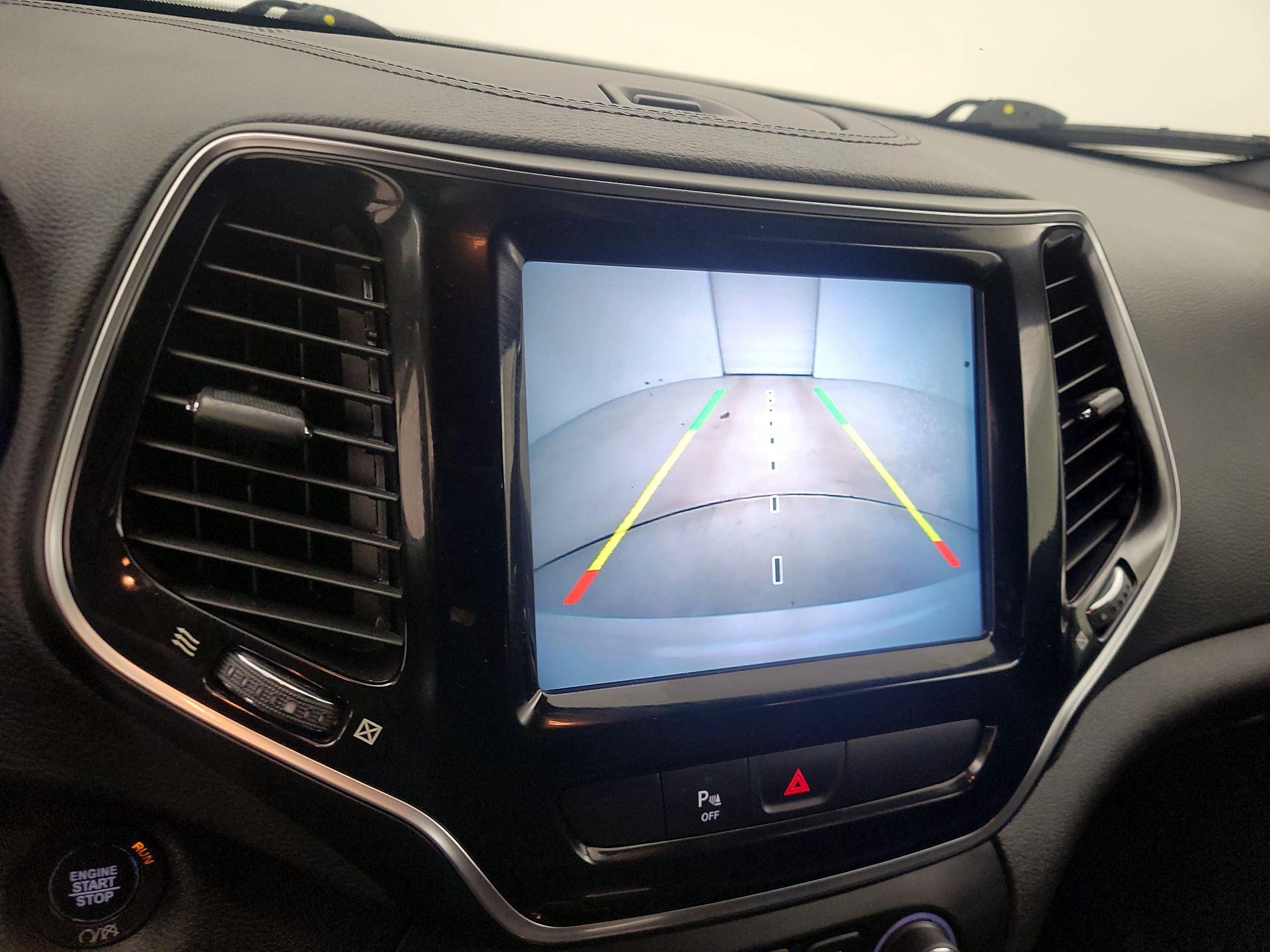 Thumbnail: 2019 Jeep Cherokee - 15