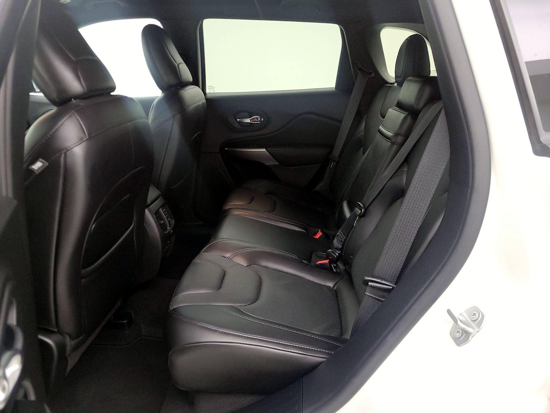 Thumbnail: 2019 Jeep Cherokee - 20