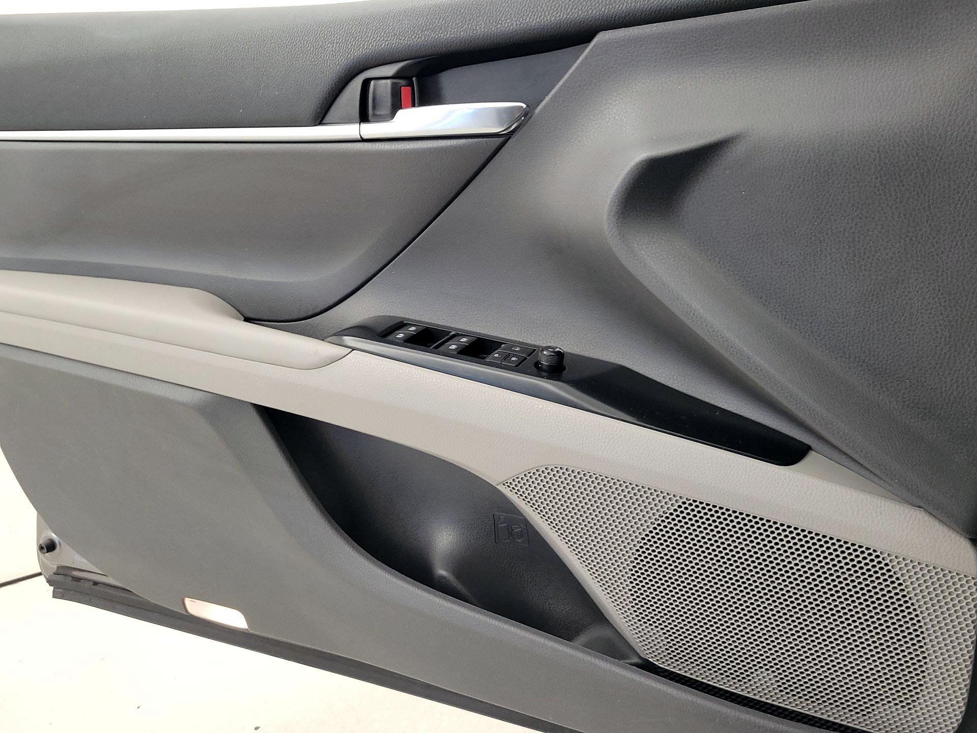 Thumbnail: 2019 Toyota Camry - 12
