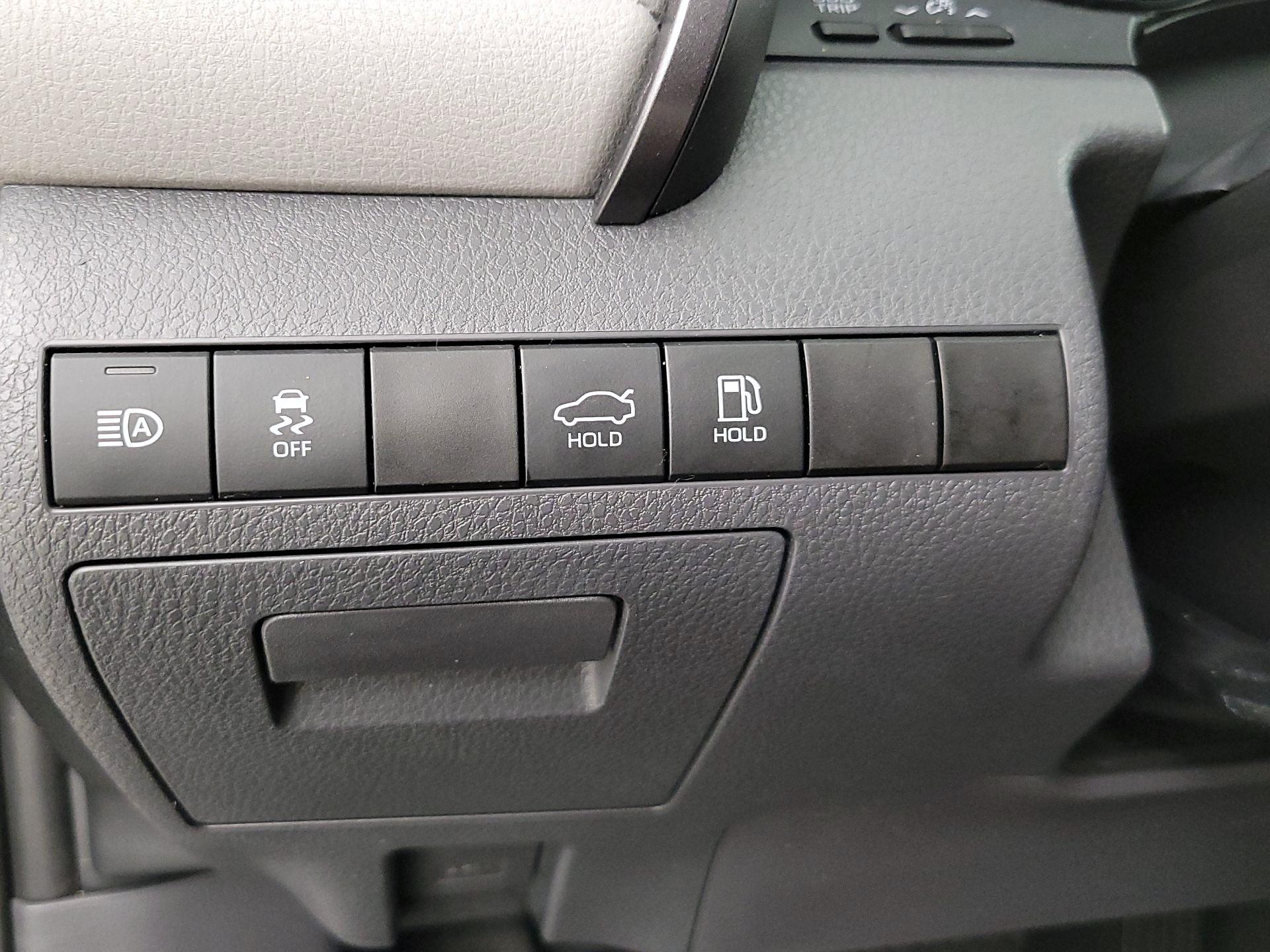 Thumbnail: 2019 Toyota Camry - 13