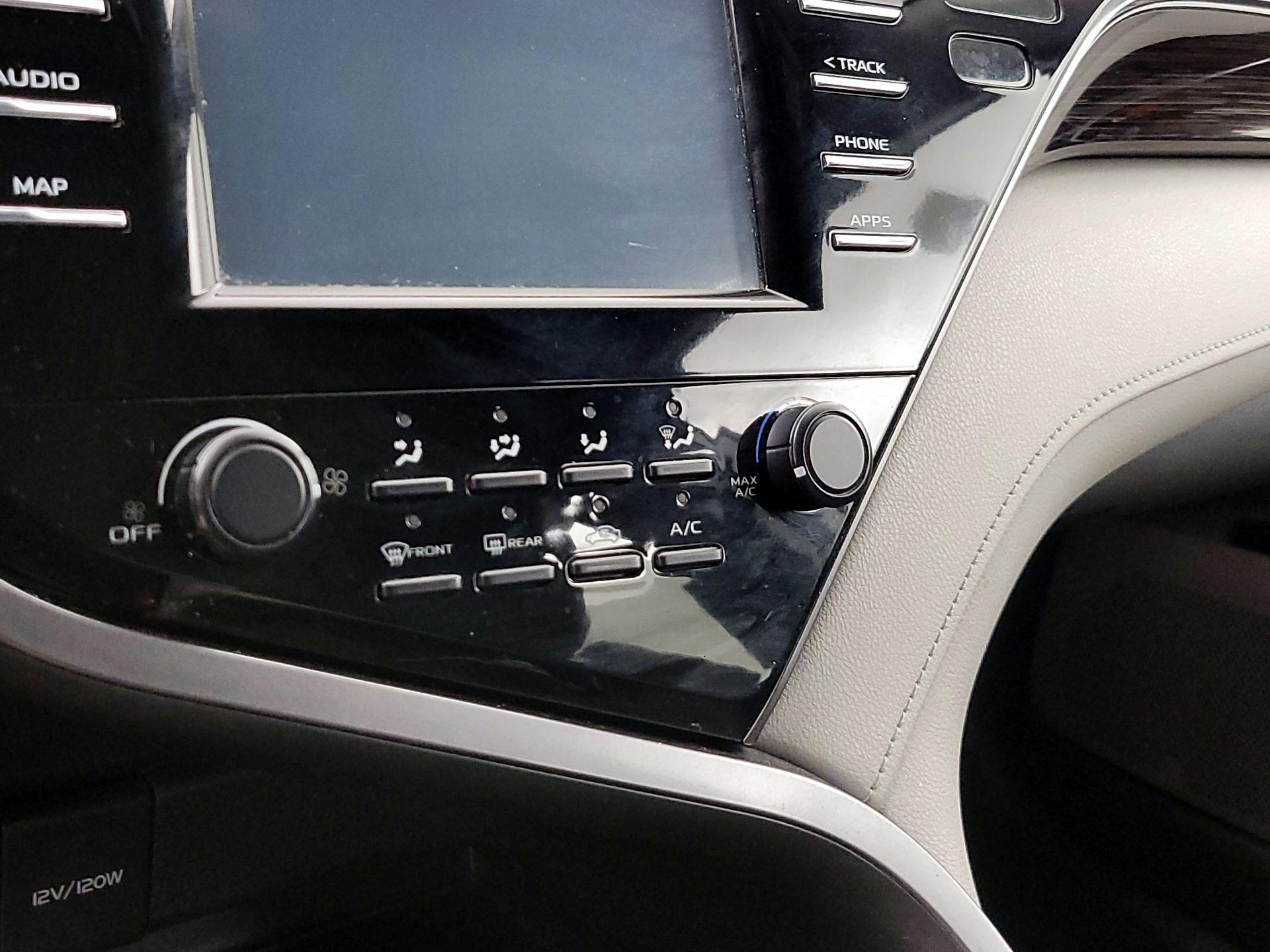Thumbnail: 2019 Toyota Camry - 16