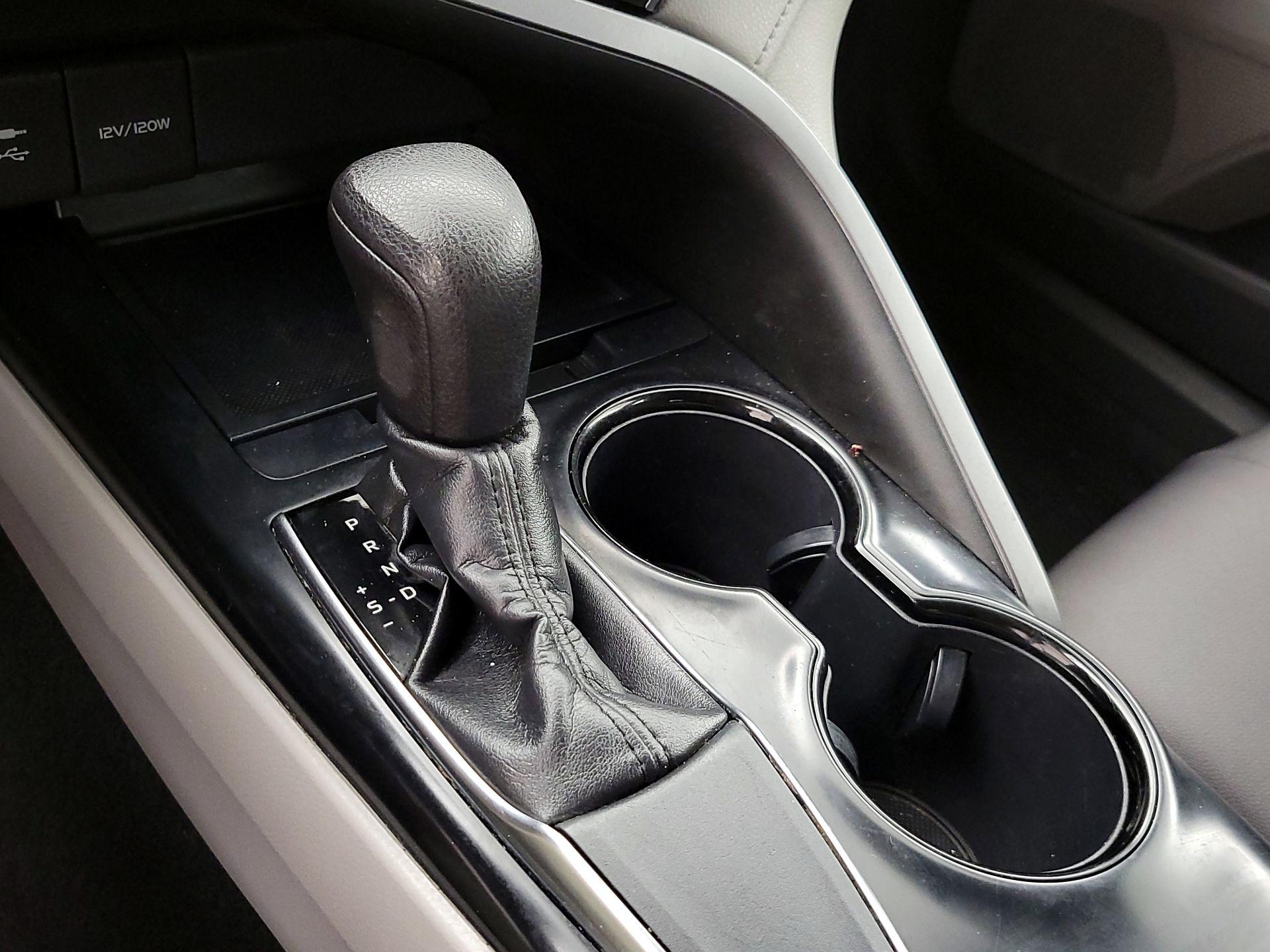 Thumbnail: 2019 Toyota Camry - 17