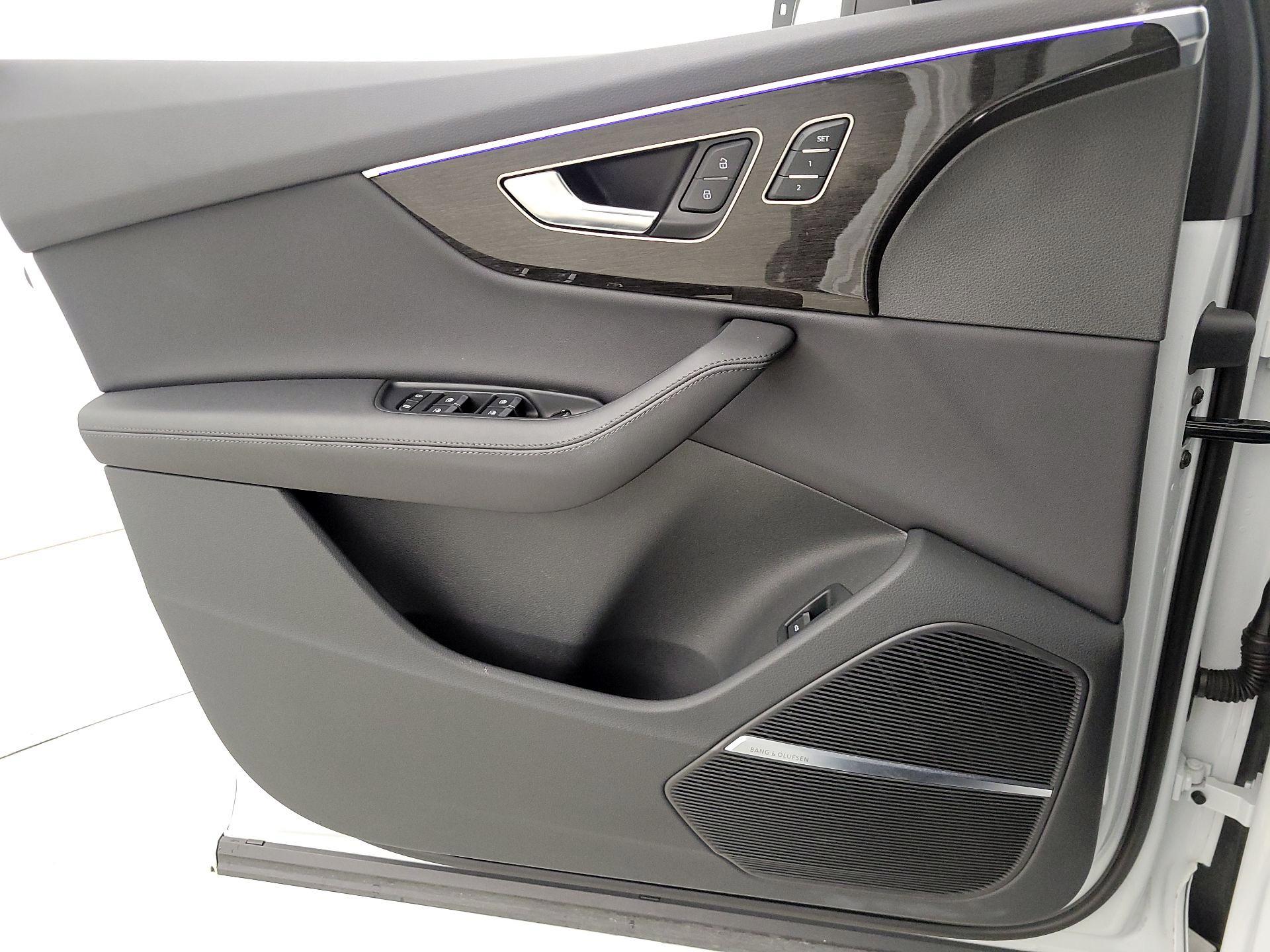 Thumbnail: 2023 Audi Q7 - 12