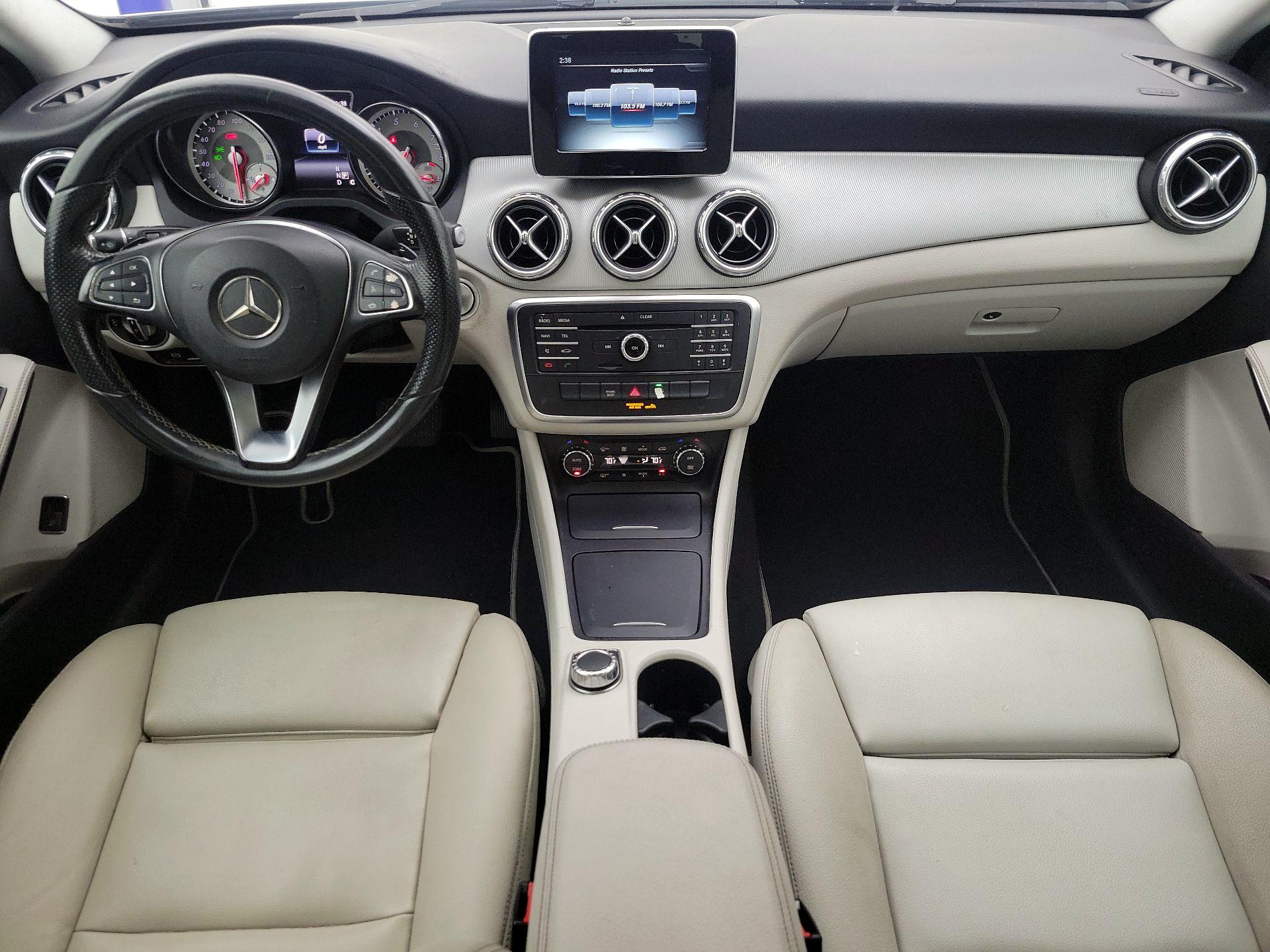 Thumbnail: 2016 Mercedes-Benz GLA - 9