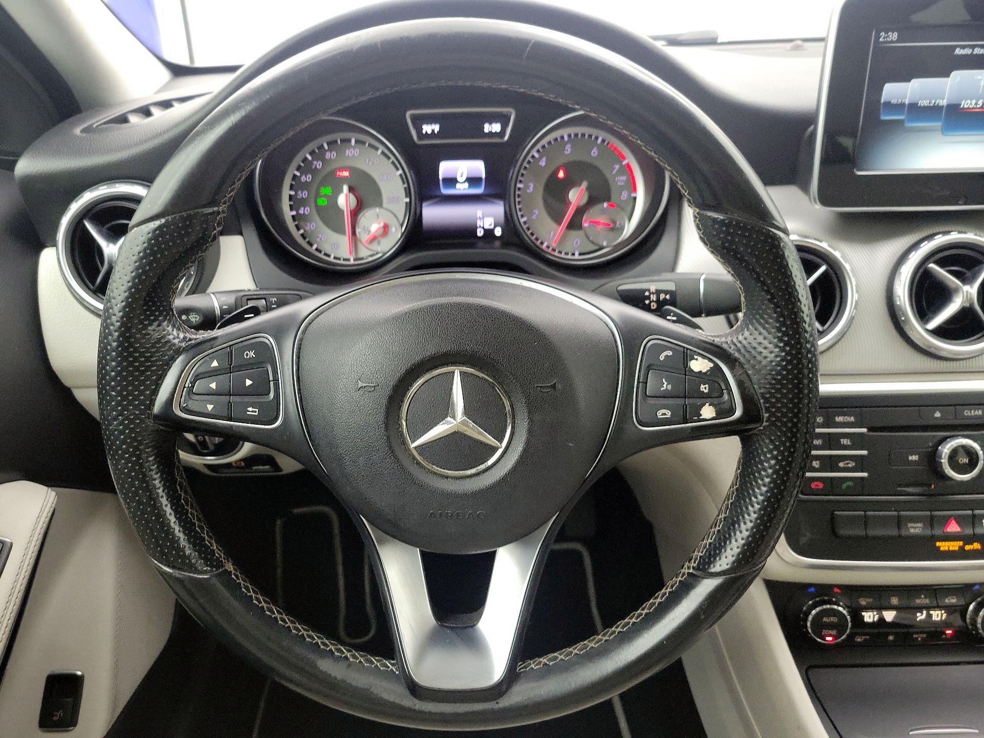 Thumbnail: 2016 Mercedes-Benz GLA - 10