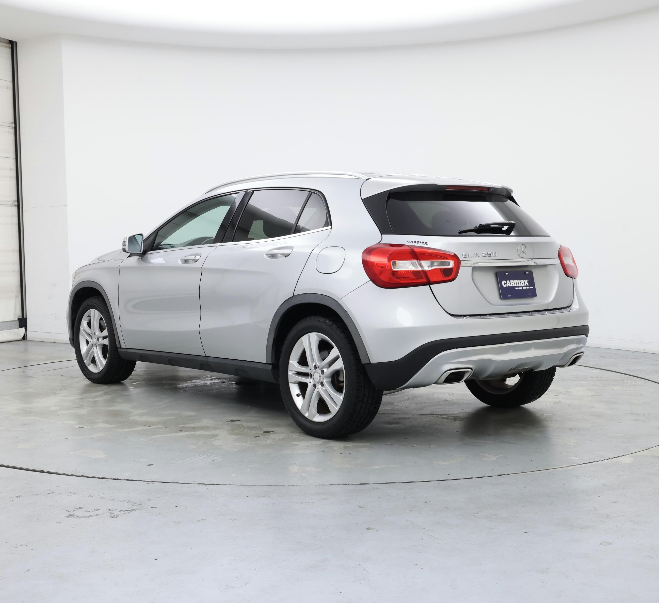 Thumbnail: 2016 Mercedes-Benz GLA - 2