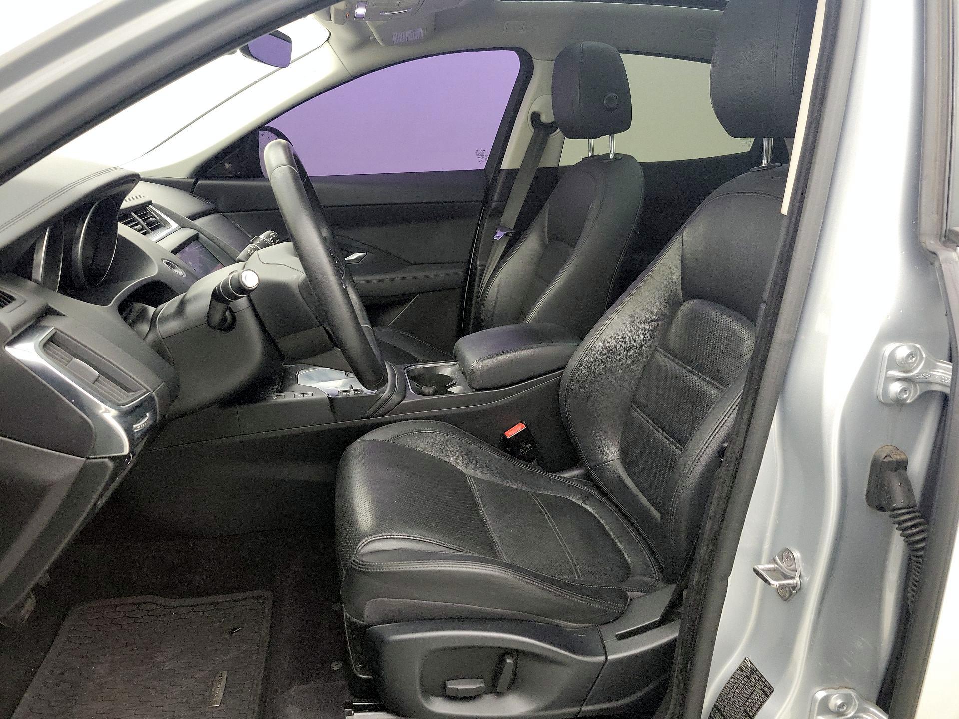 Thumbnail: 2019 Jaguar E-Pace - 11