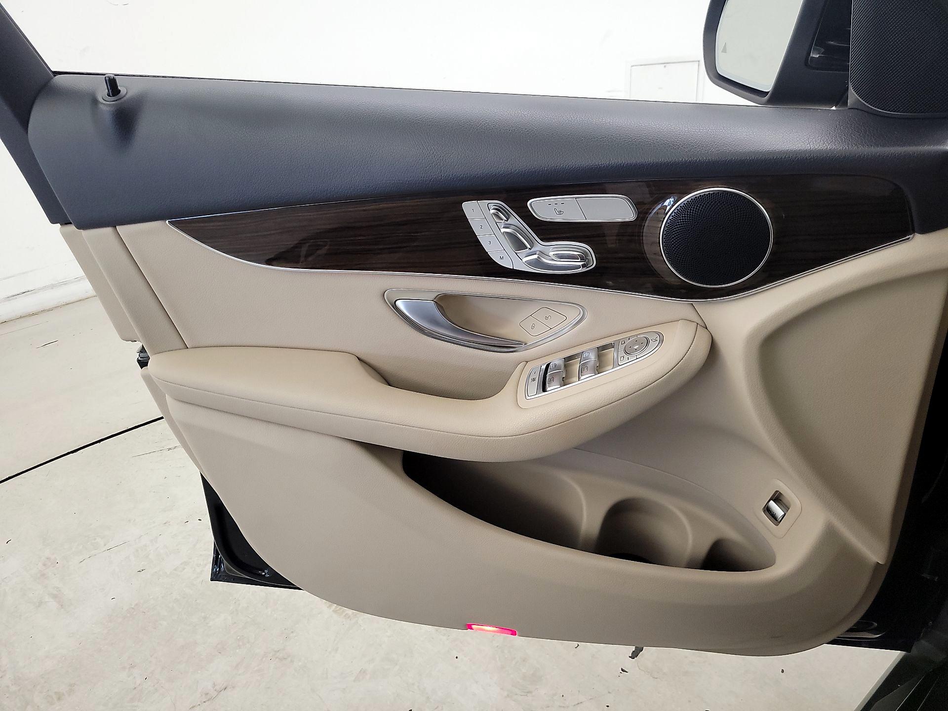 Thumbnail: 2019 Mercedes-Benz GLC - 12
