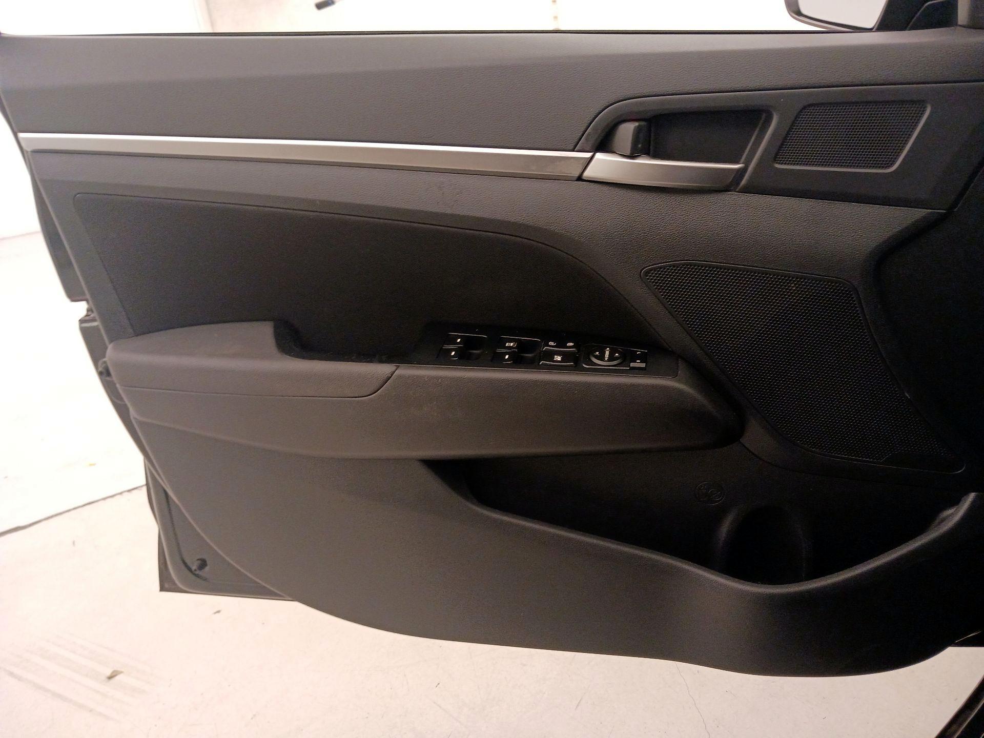 Thumbnail: 2019 Hyundai Elantra - 12