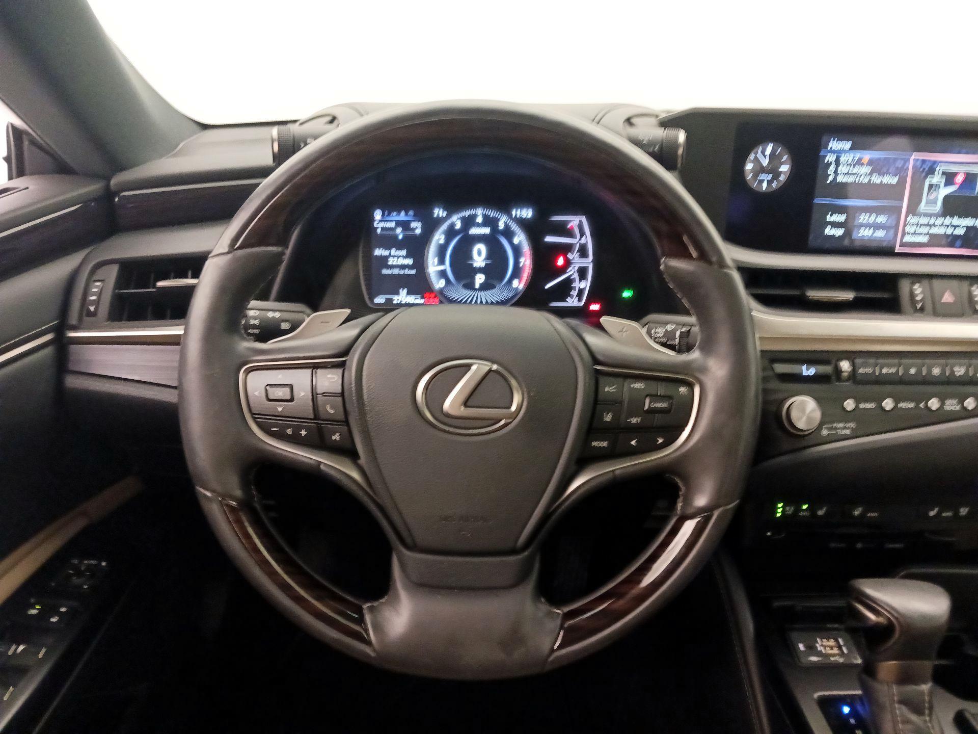 Thumbnail: 2021 Lexus ES - 10