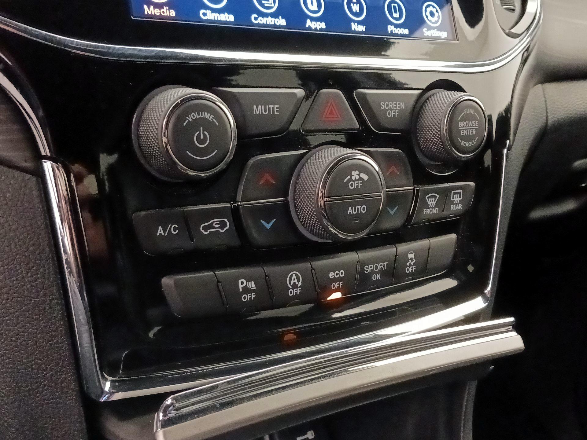 Thumbnail: 2022 Jeep Grand Cherokee - 17