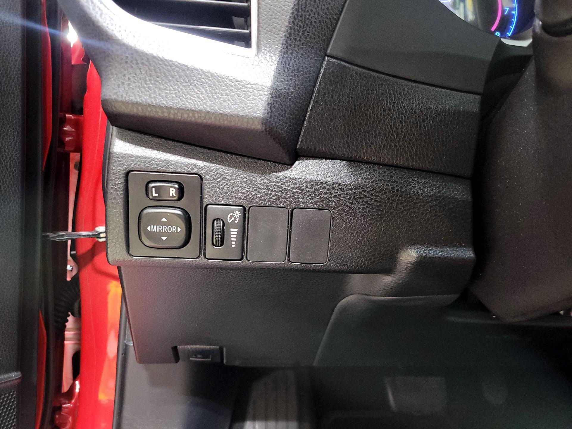 Thumbnail: 2015 Toyota Corolla - 13