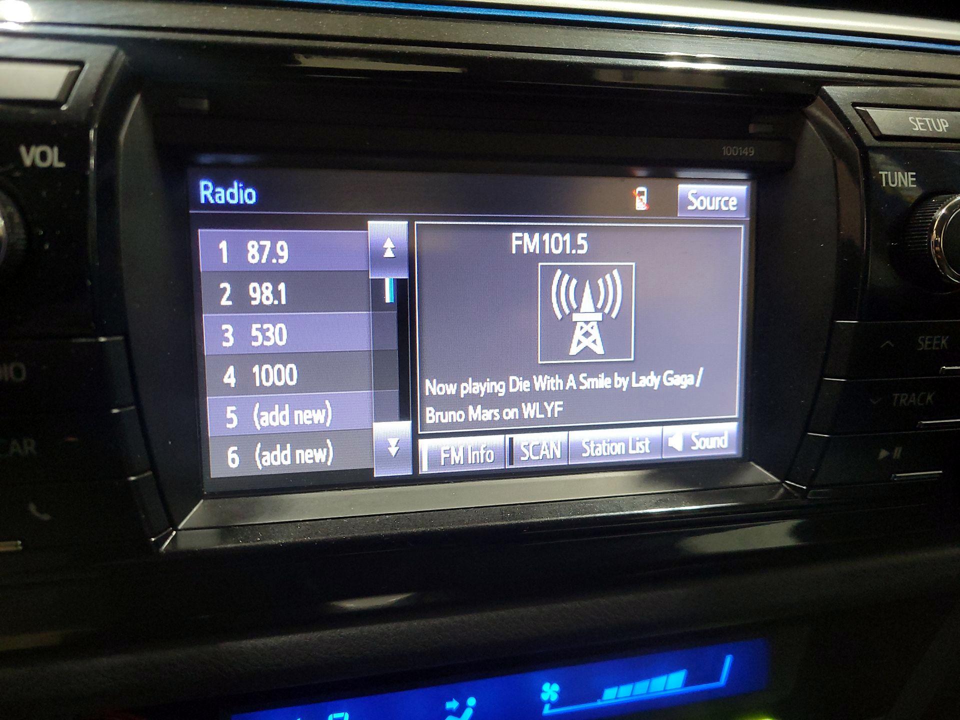 Thumbnail: 2015 Toyota Corolla - 15