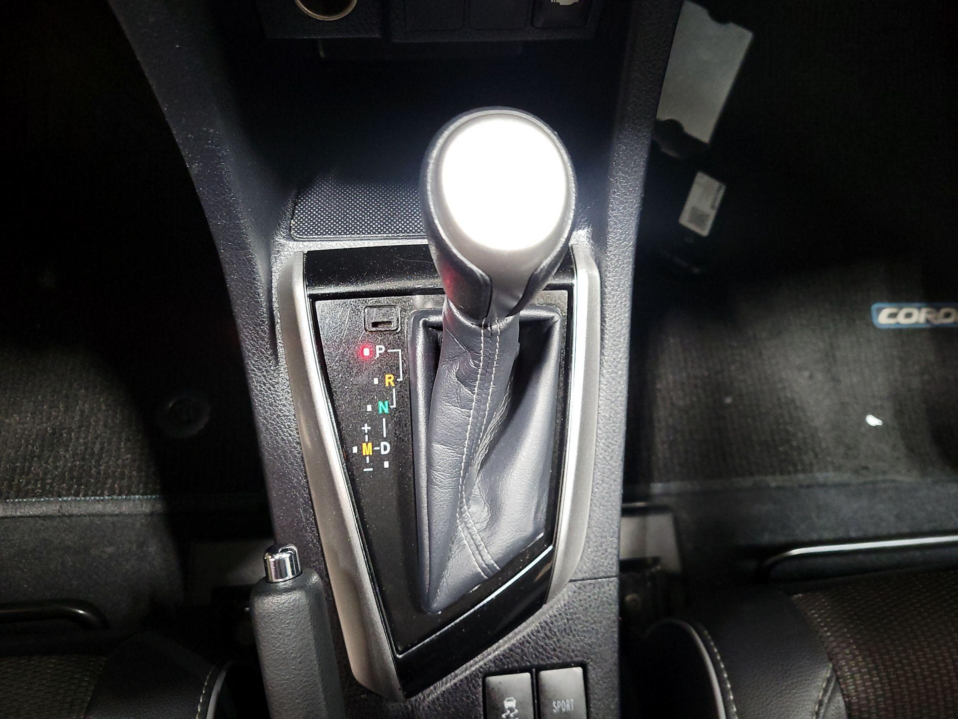 Thumbnail: 2015 Toyota Corolla - 17