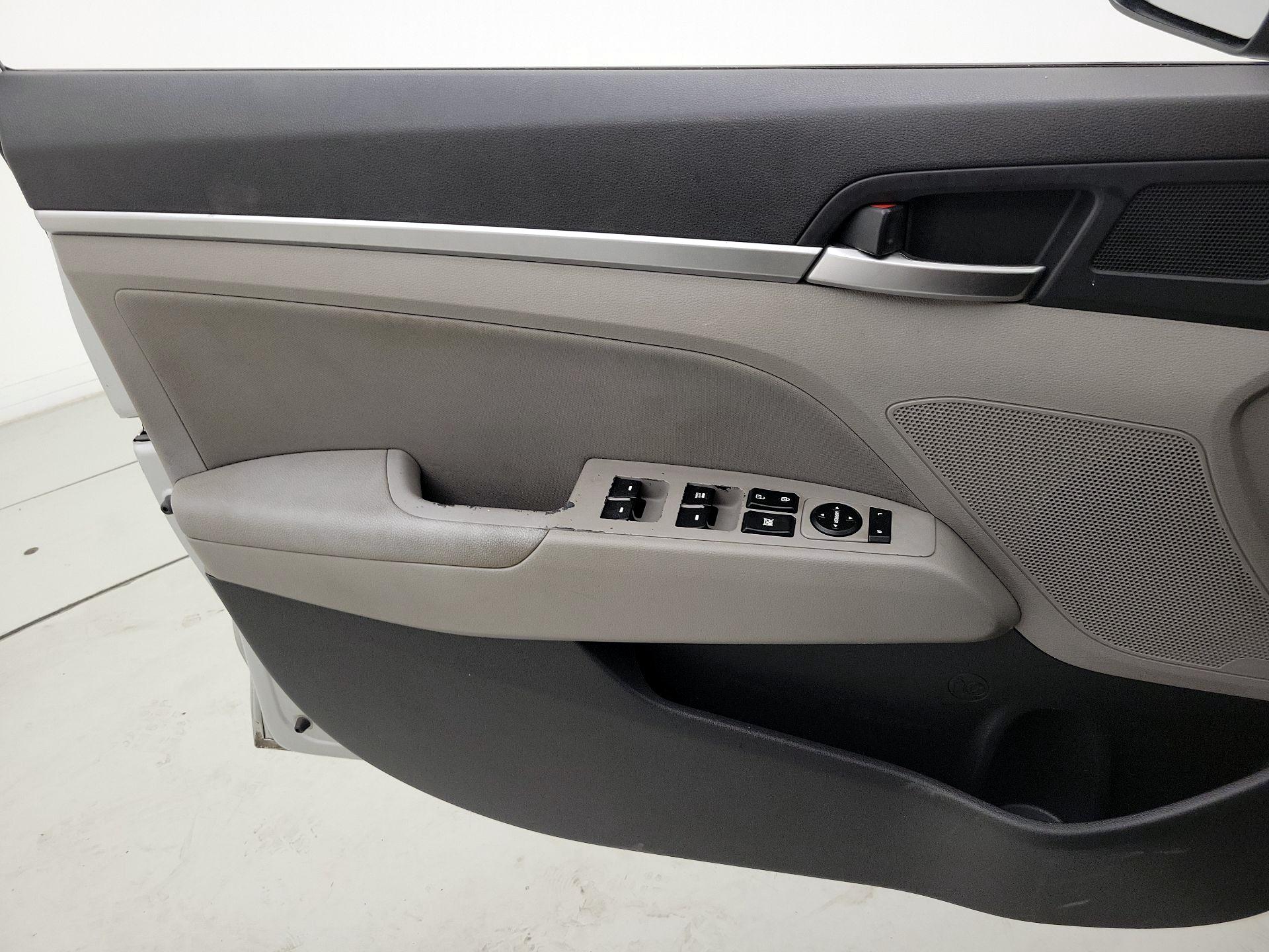 Thumbnail: 2019 Hyundai Elantra - 12