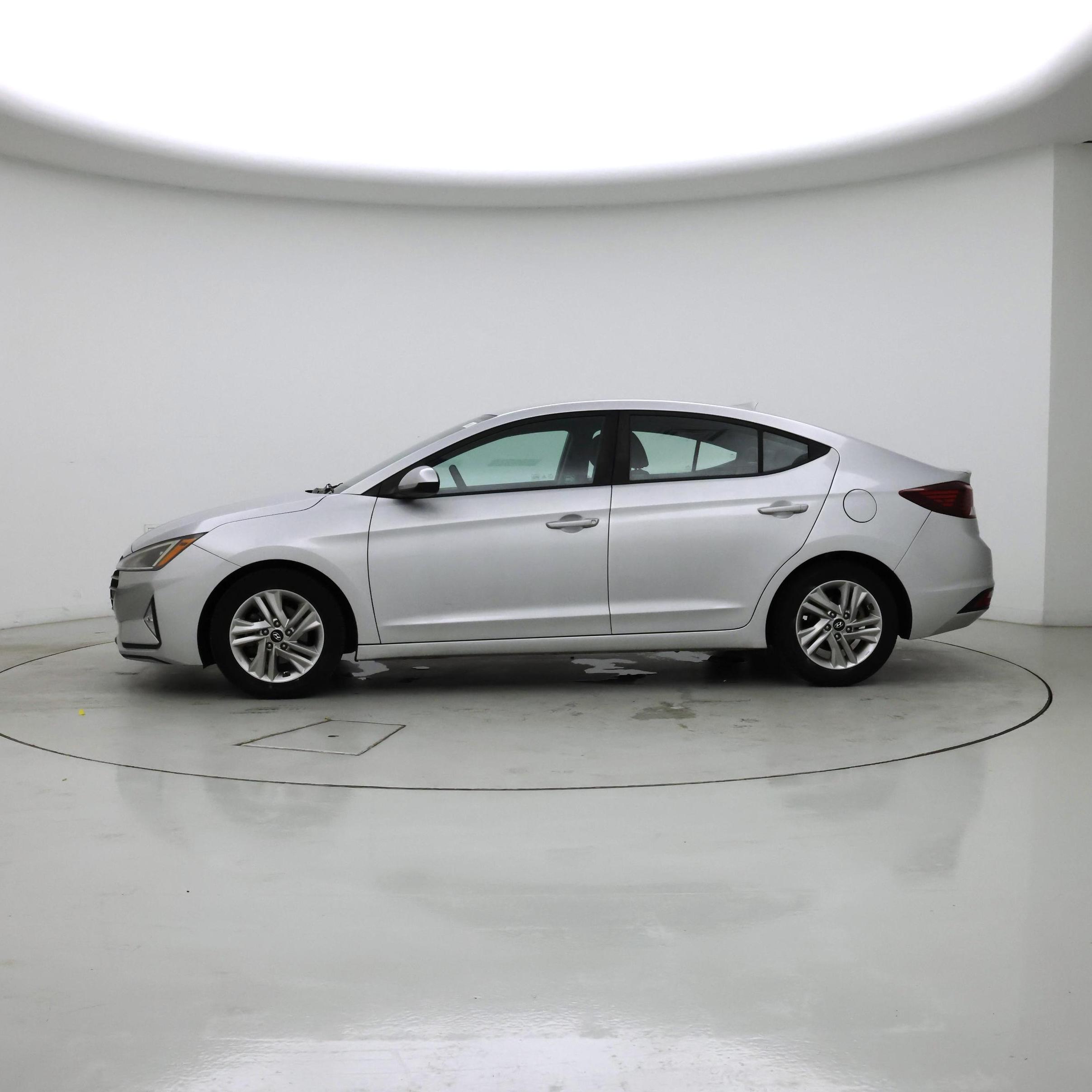 Thumbnail: 2019 Hyundai Elantra - 3