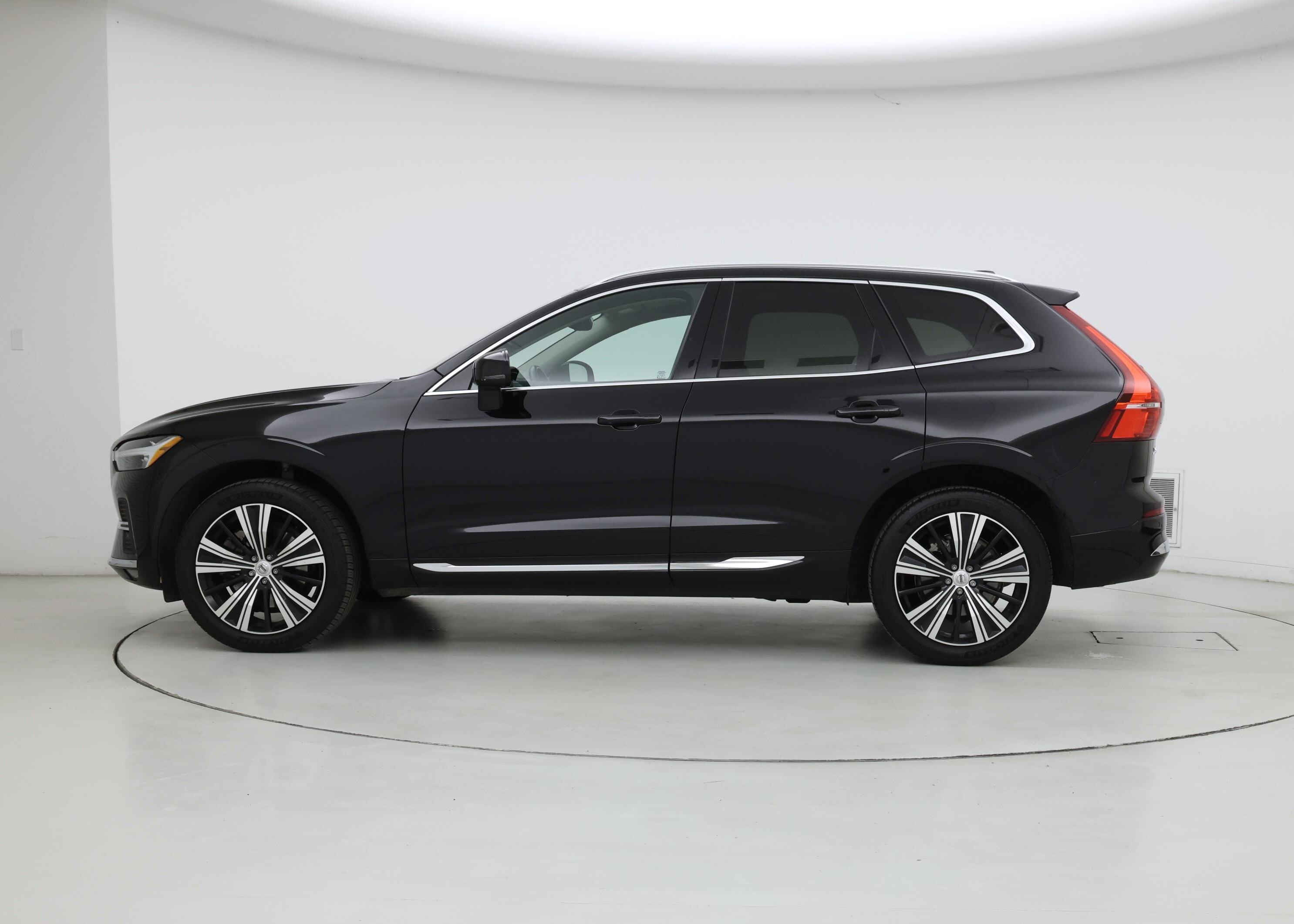 Thumbnail: 2022 Volvo XC60 - 3