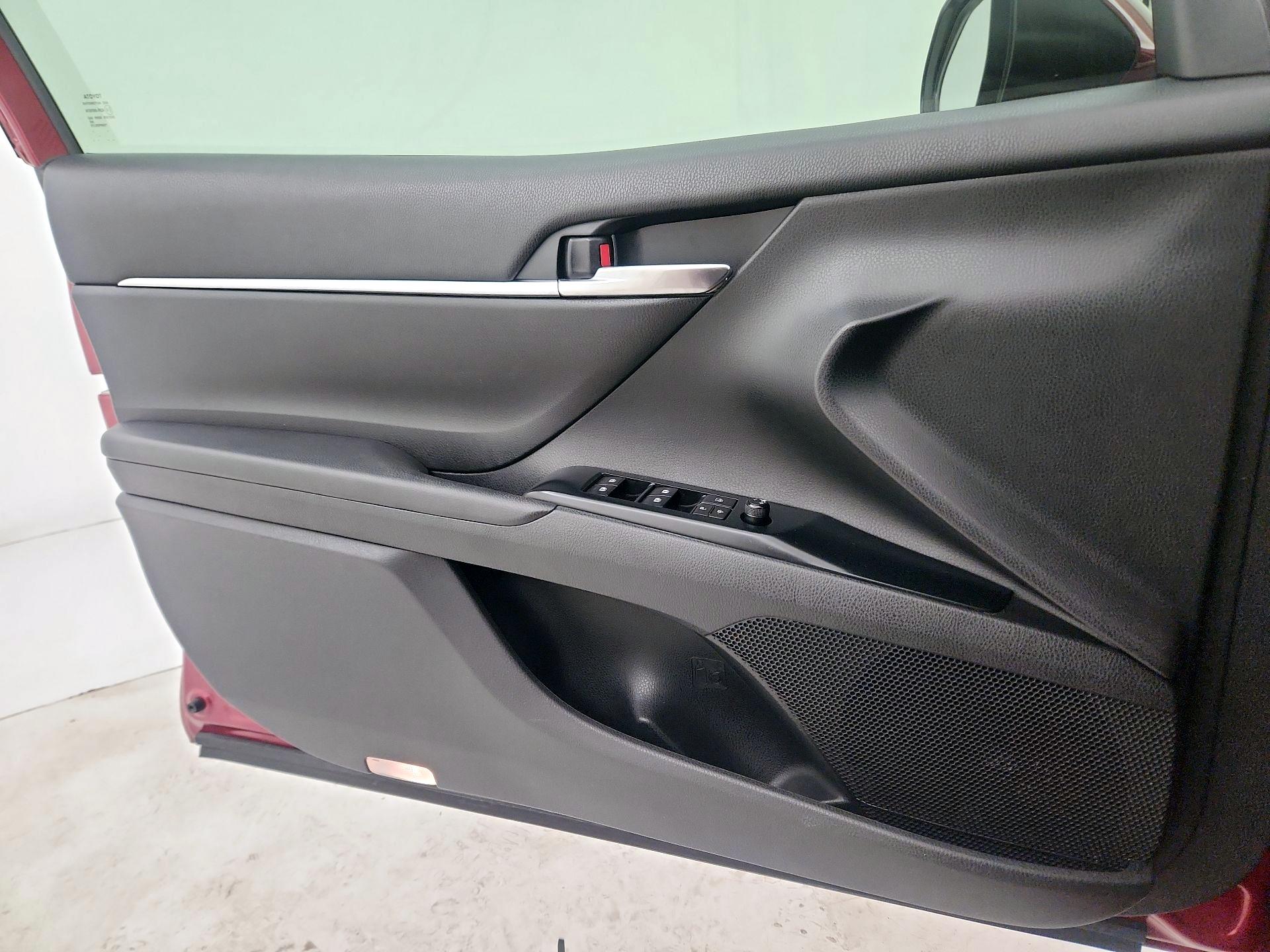 Thumbnail: 2019 Toyota Camry - 12