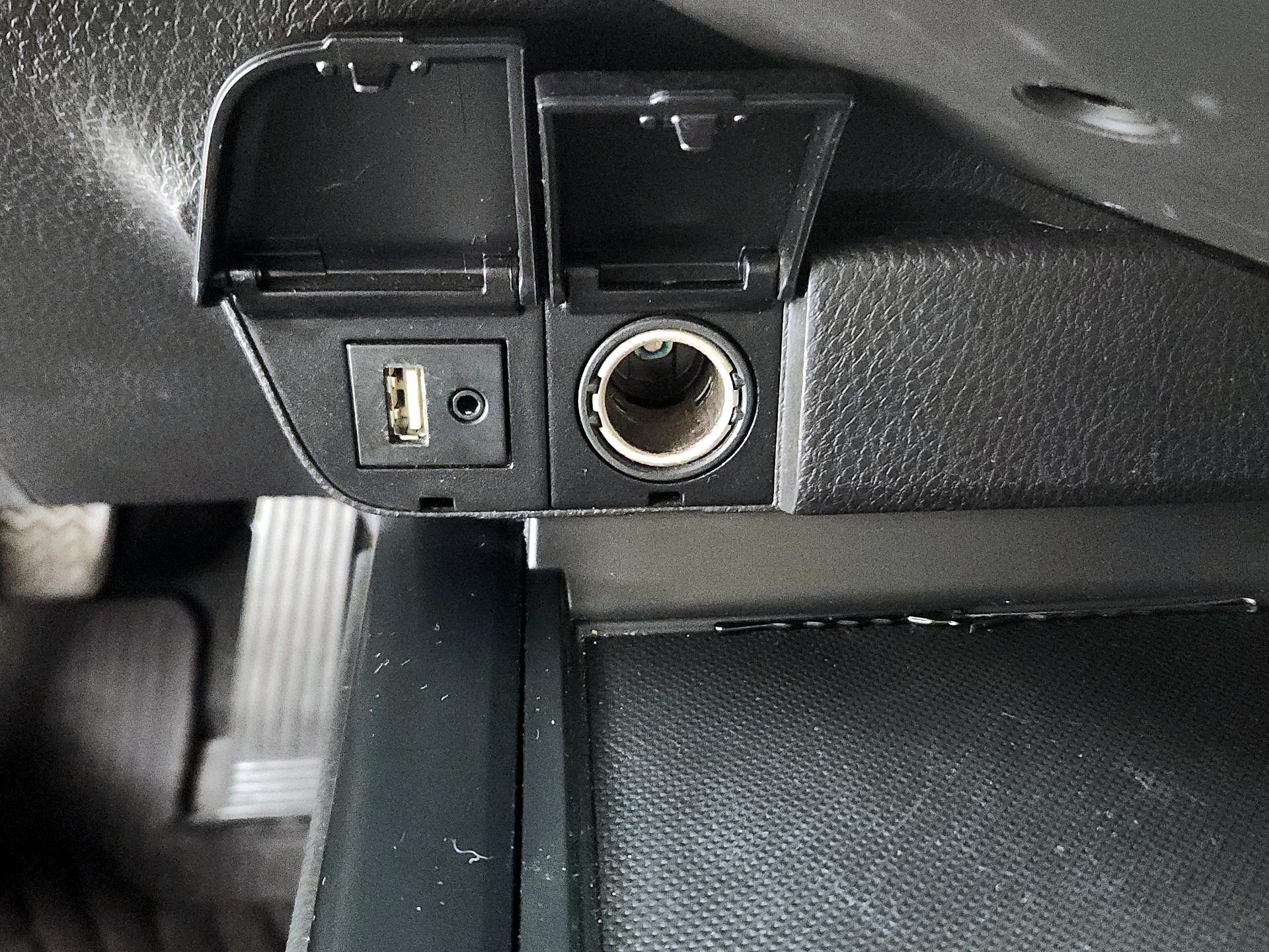 Thumbnail: 2019 Toyota Camry - 18