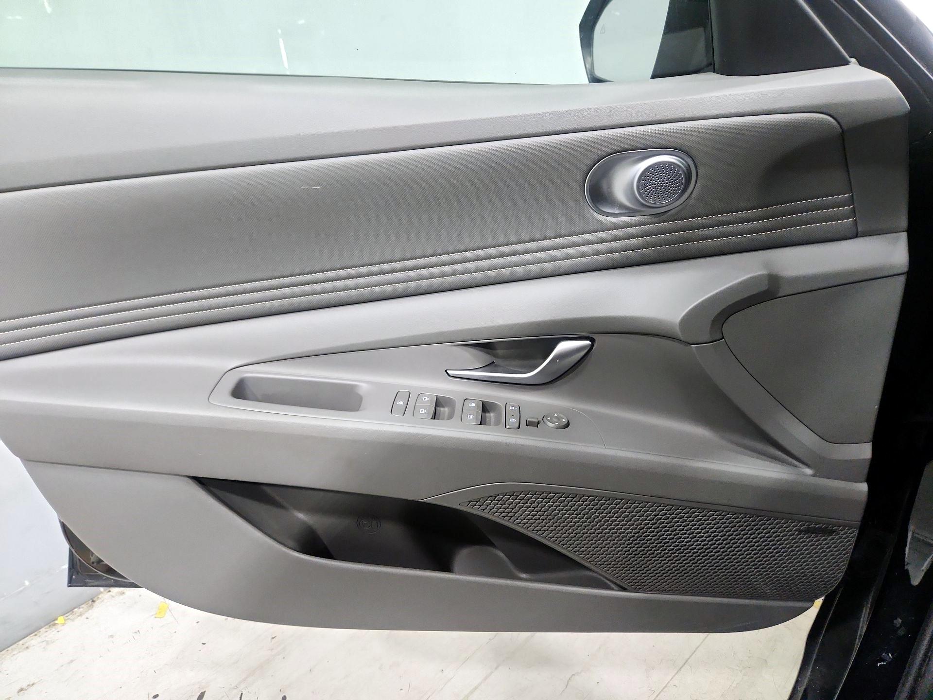 Thumbnail: 2022 Hyundai Elantra - 12