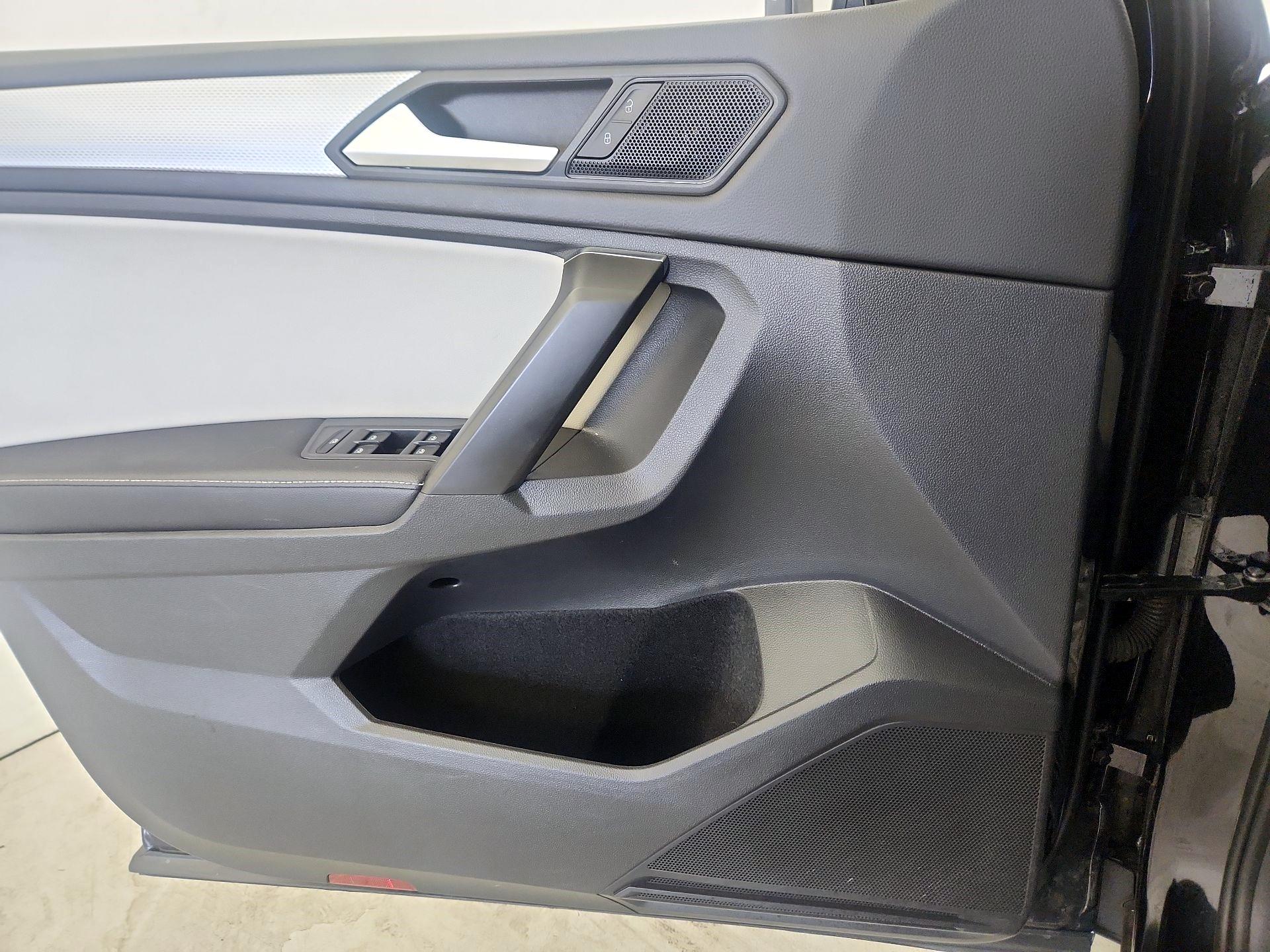 Thumbnail: 2022 Volkswagen Tiguan - 12