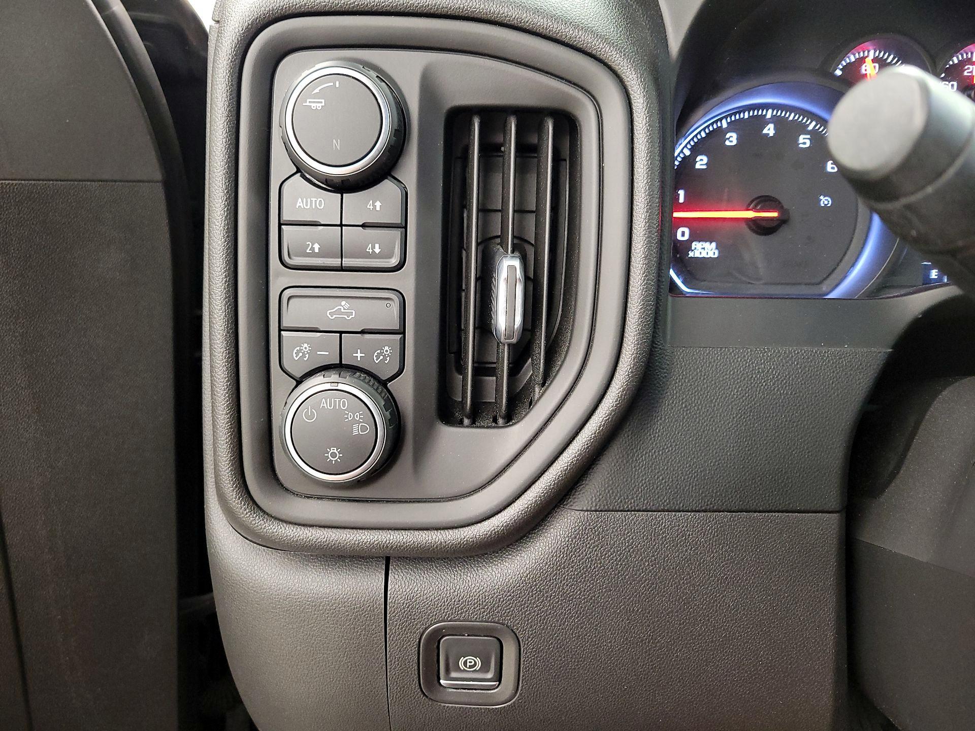 Thumbnail: 2019 Chevrolet Silverado 1500 - 13