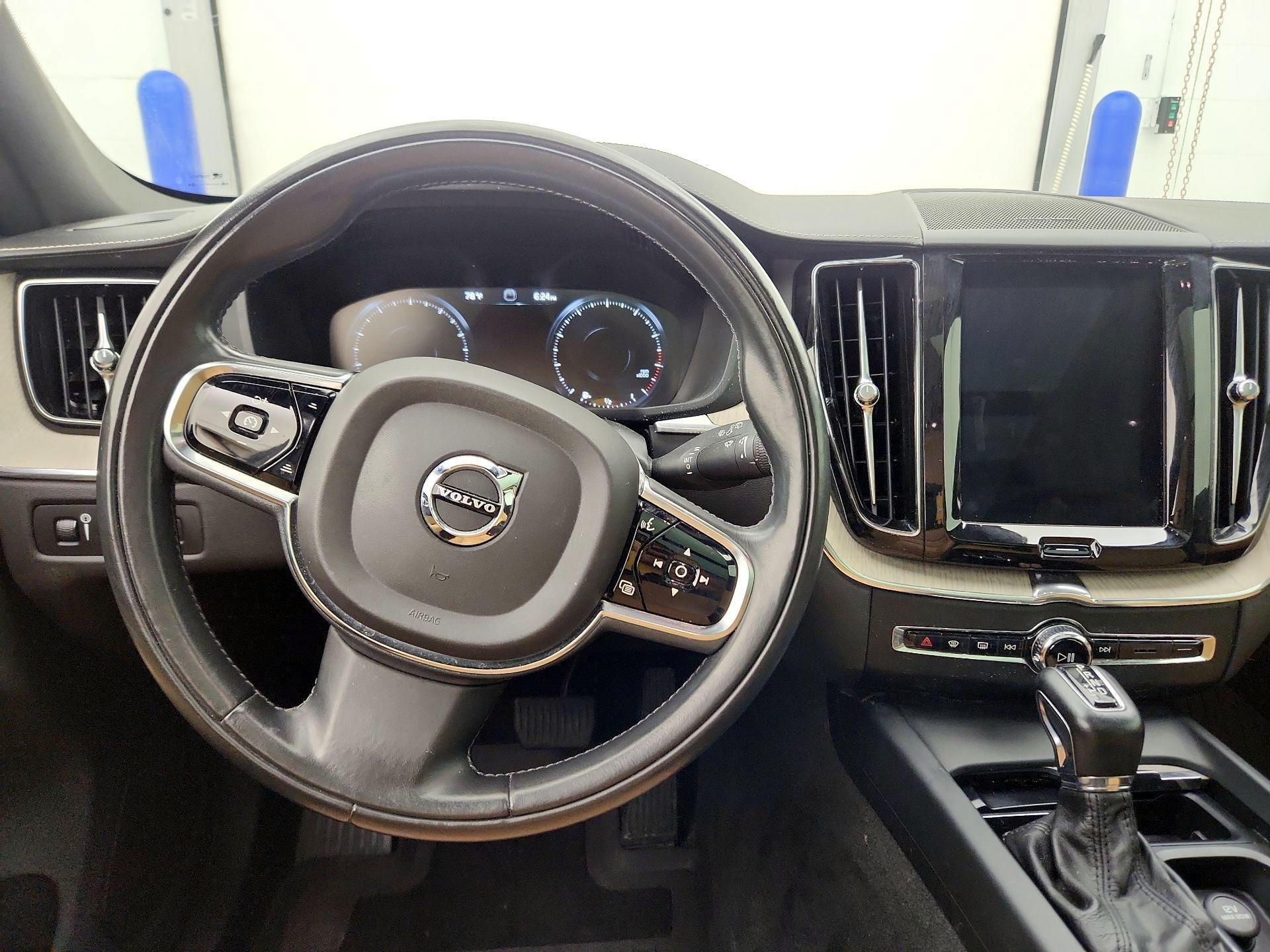 Thumbnail: 2019 Volvo XC60 - 10