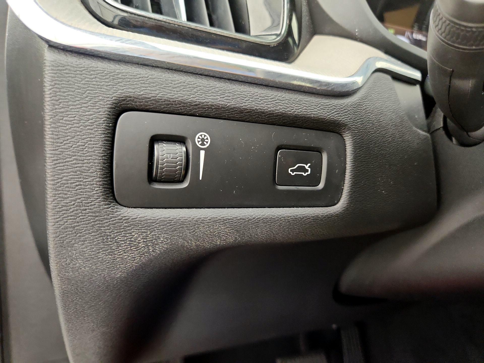 Thumbnail: 2019 Volvo XC60 - 13