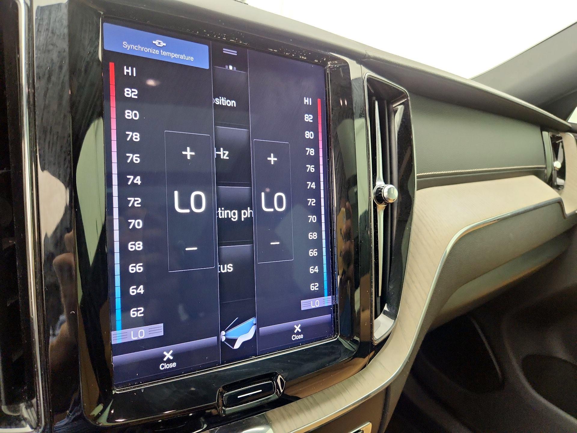 Thumbnail: 2019 Volvo XC60 - 17