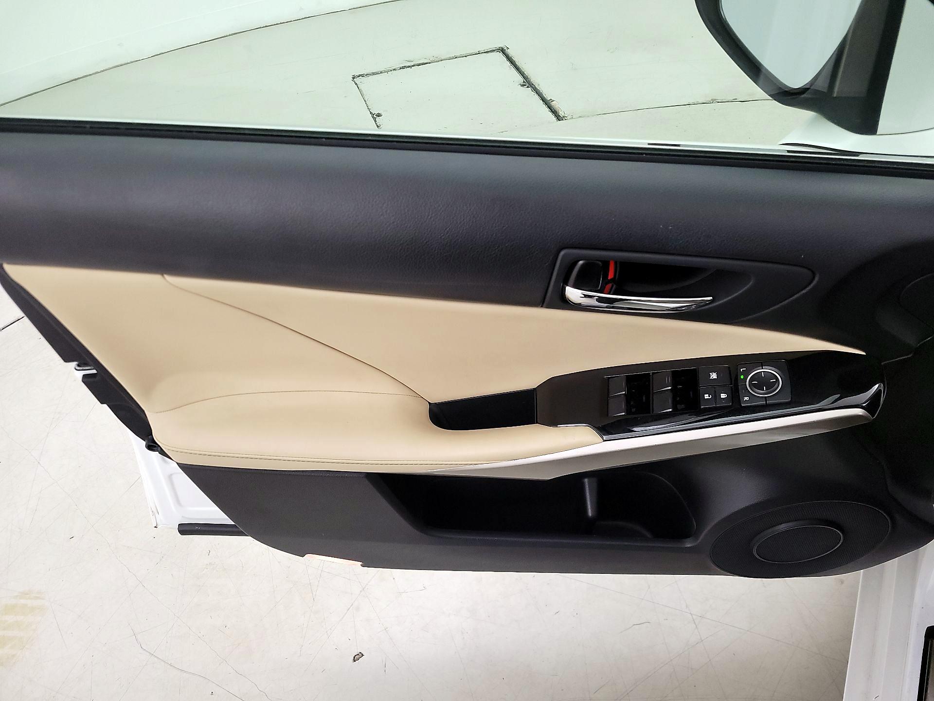 Thumbnail: 2015 Lexus IS - 12