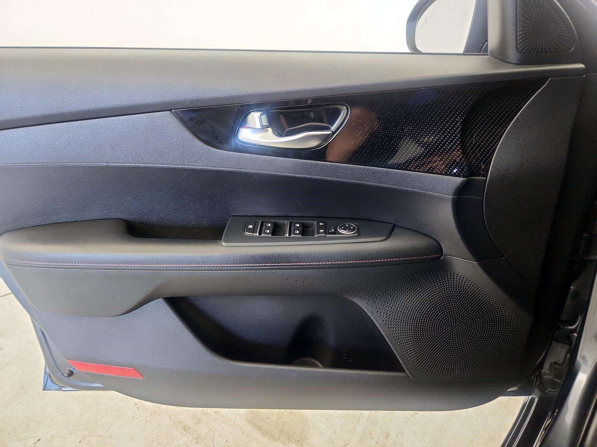 Thumbnail: 2021 Kia Forte - 12