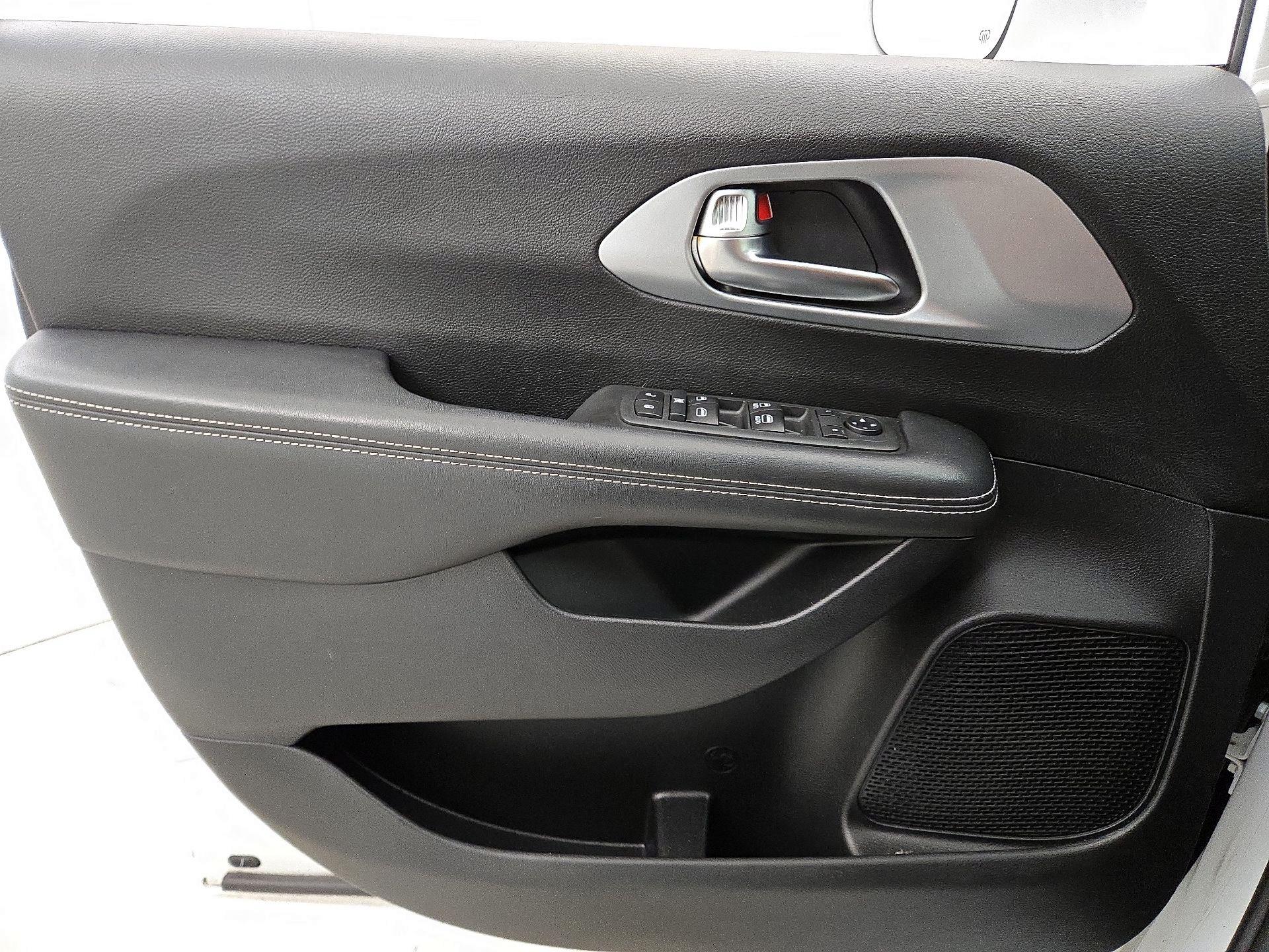 Thumbnail: 2020 Chrysler Pacifica - 12