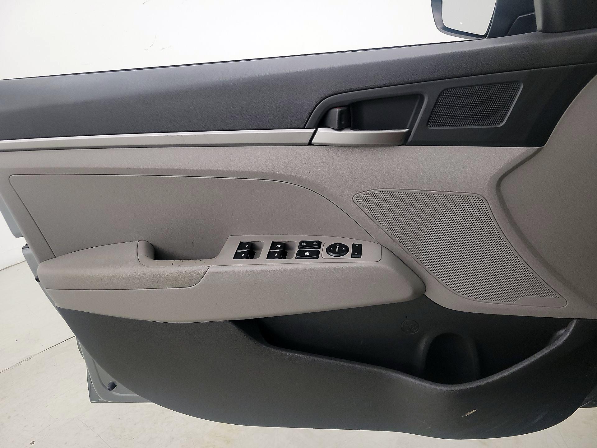 Thumbnail: 2017 Hyundai Elantra - 12