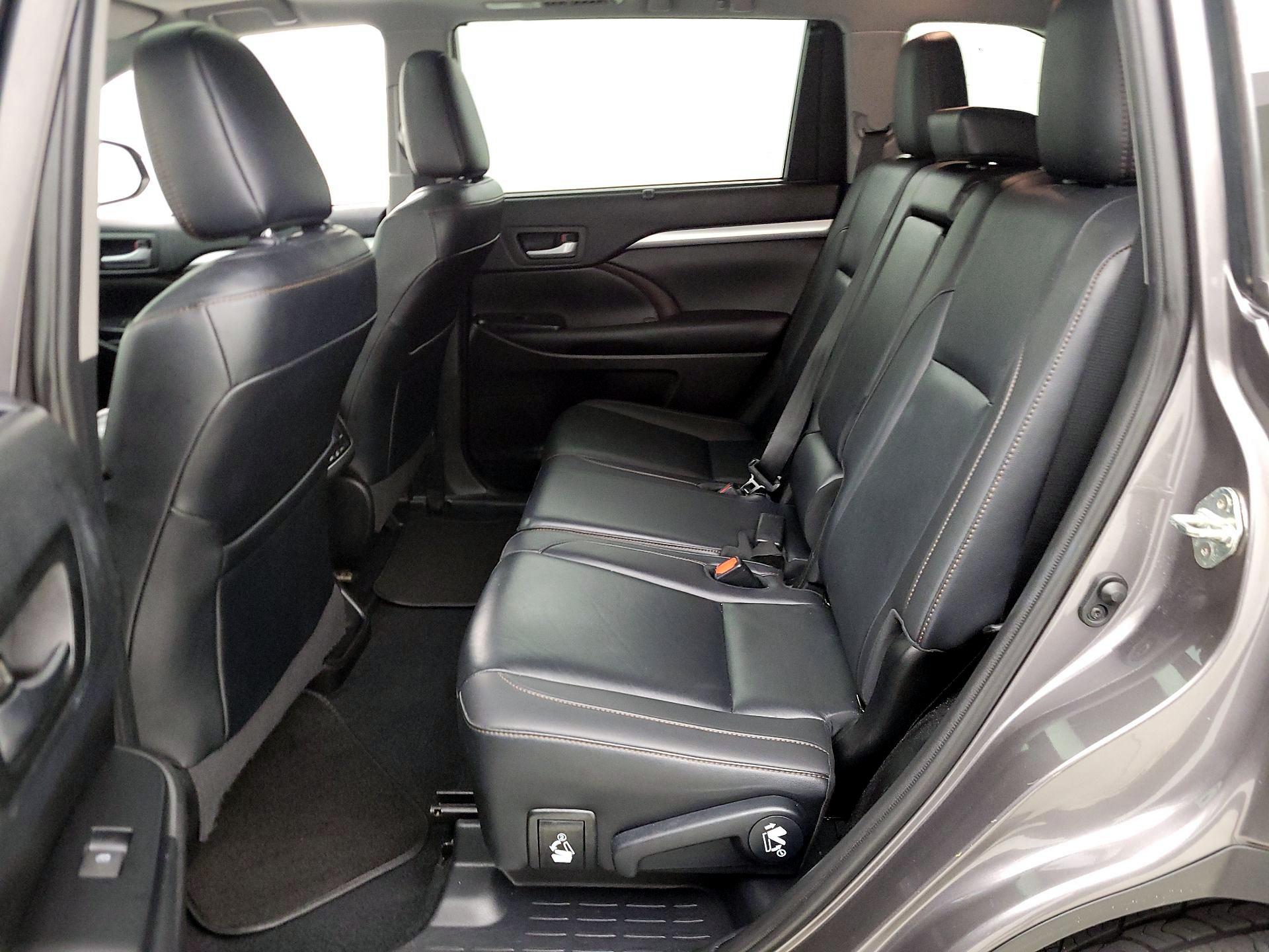 Thumbnail: 2019 Toyota Highlander - 20