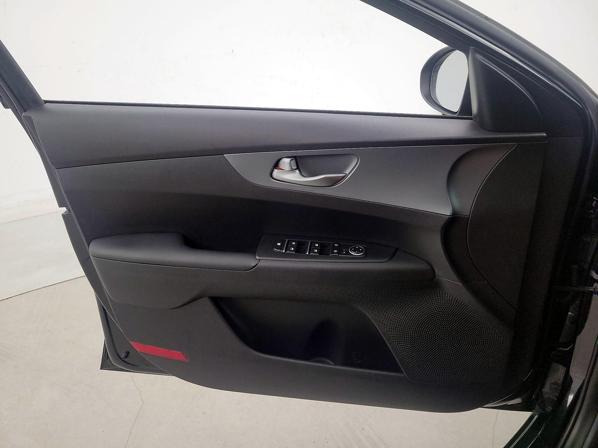 Thumbnail: 2021 Kia Forte - 12