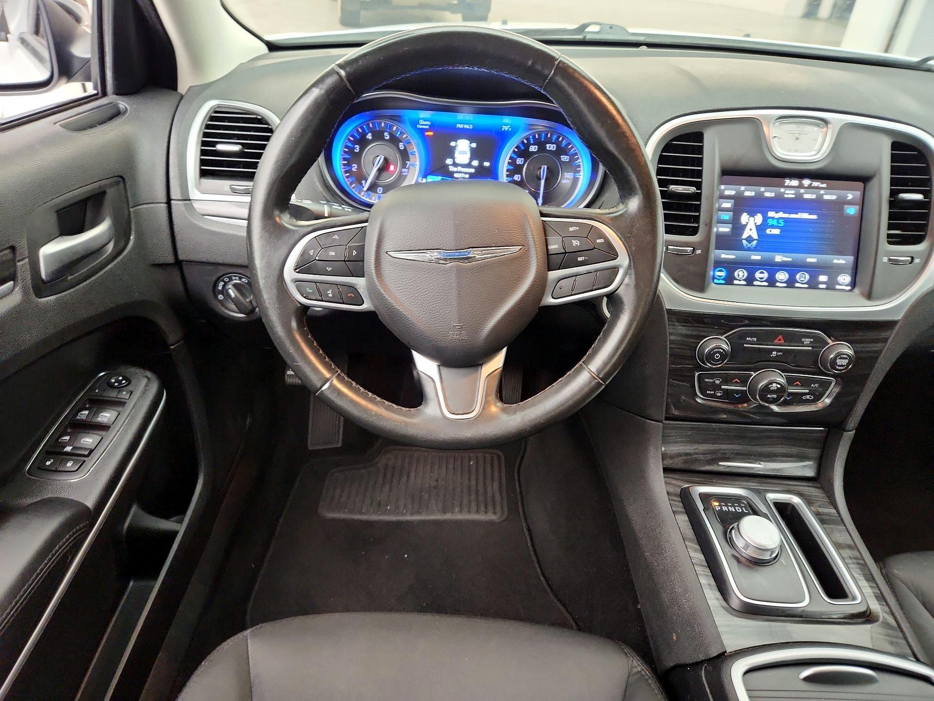 Thumbnail: 2019 Chrysler 300 - 10