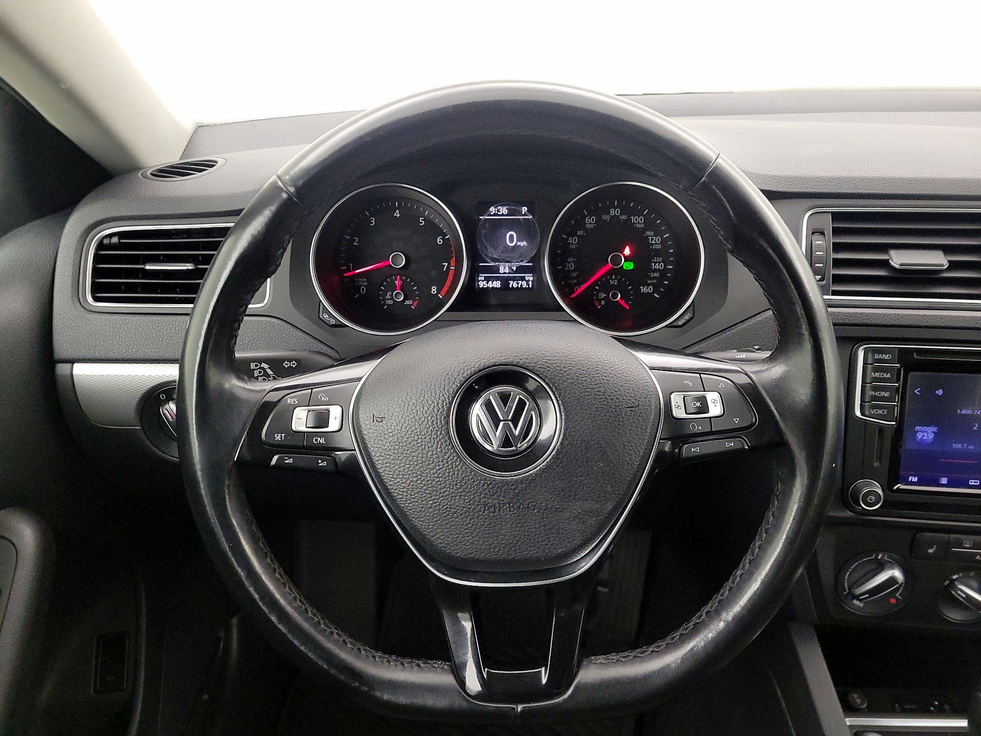 Thumbnail: 2017 Volkswagen Jetta - 10