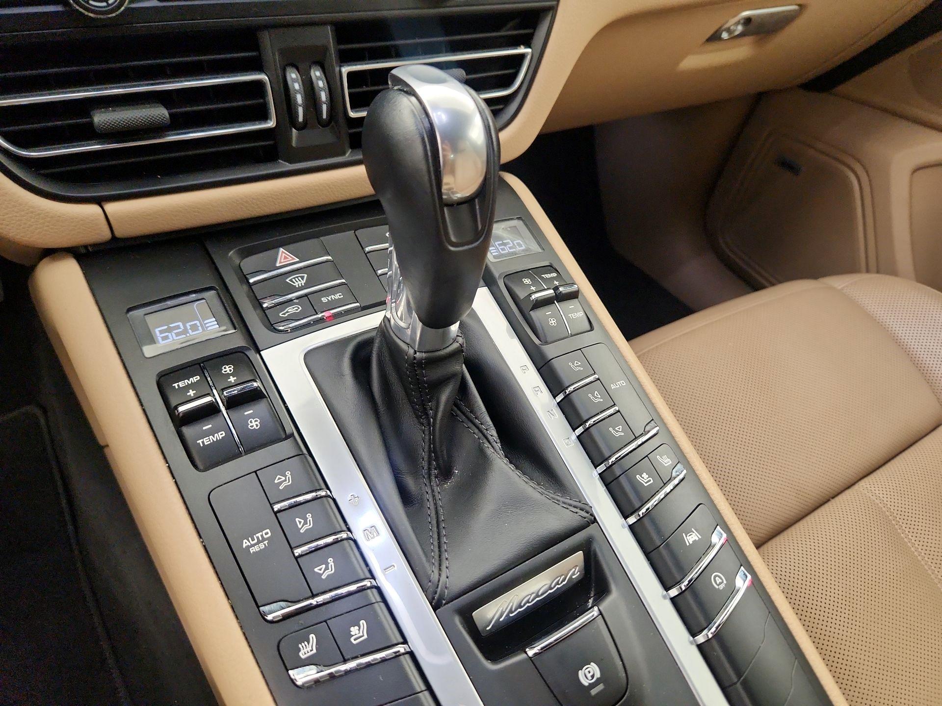 Thumbnail: 2020 Porsche Macan - 18