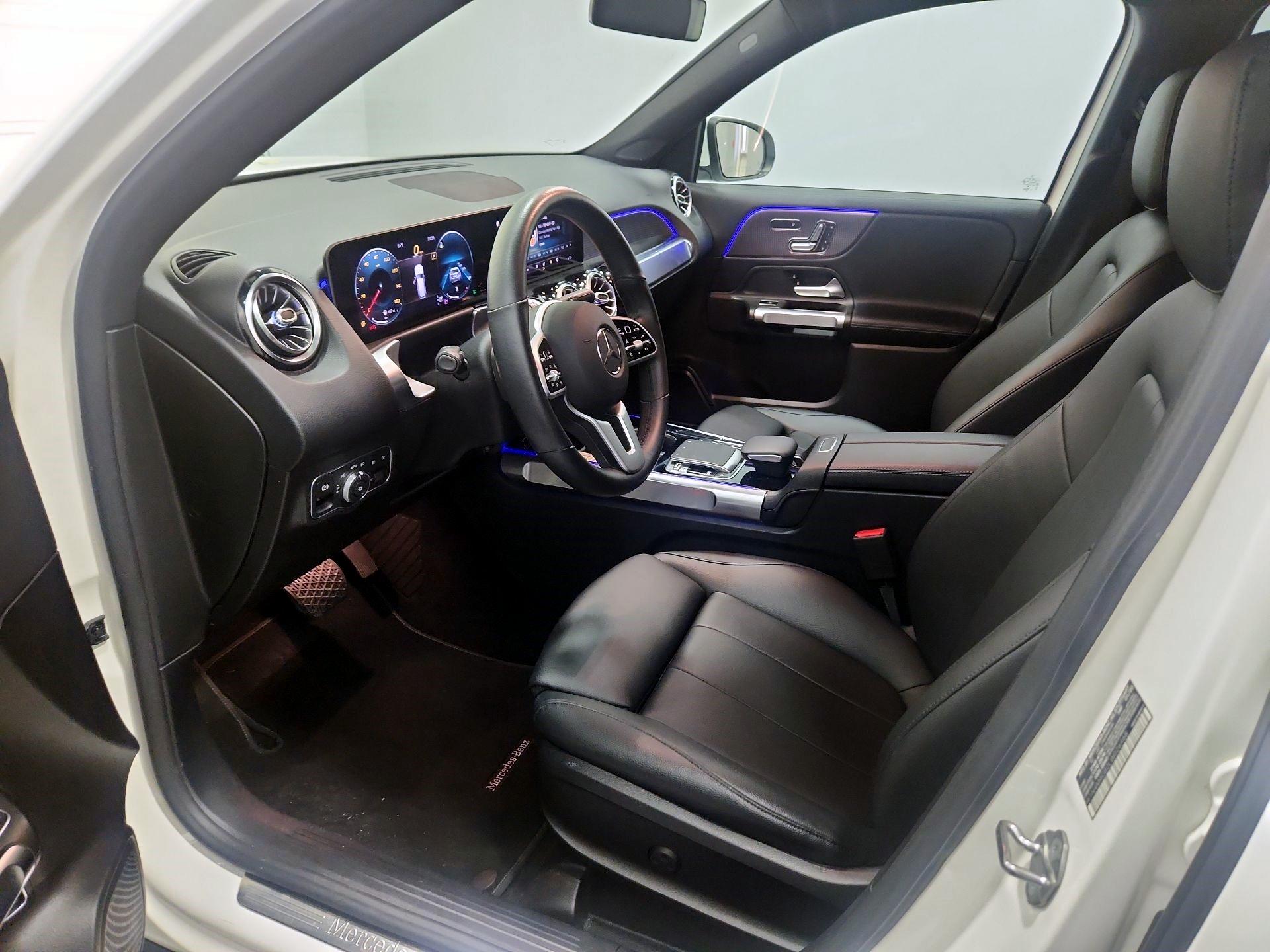 Thumbnail: 2020 Mercedes-Benz GLB - 11