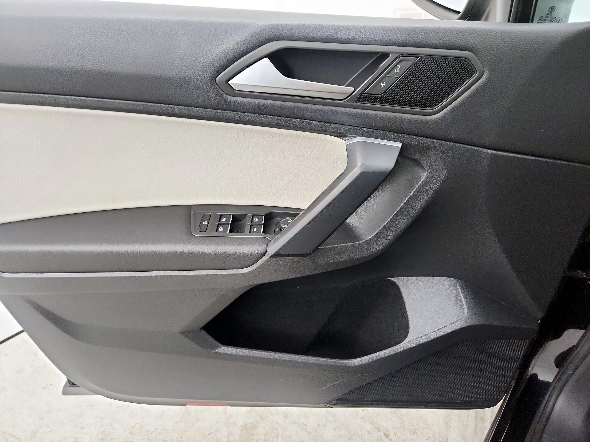 Thumbnail: 2019 Volkswagen Tiguan - 12