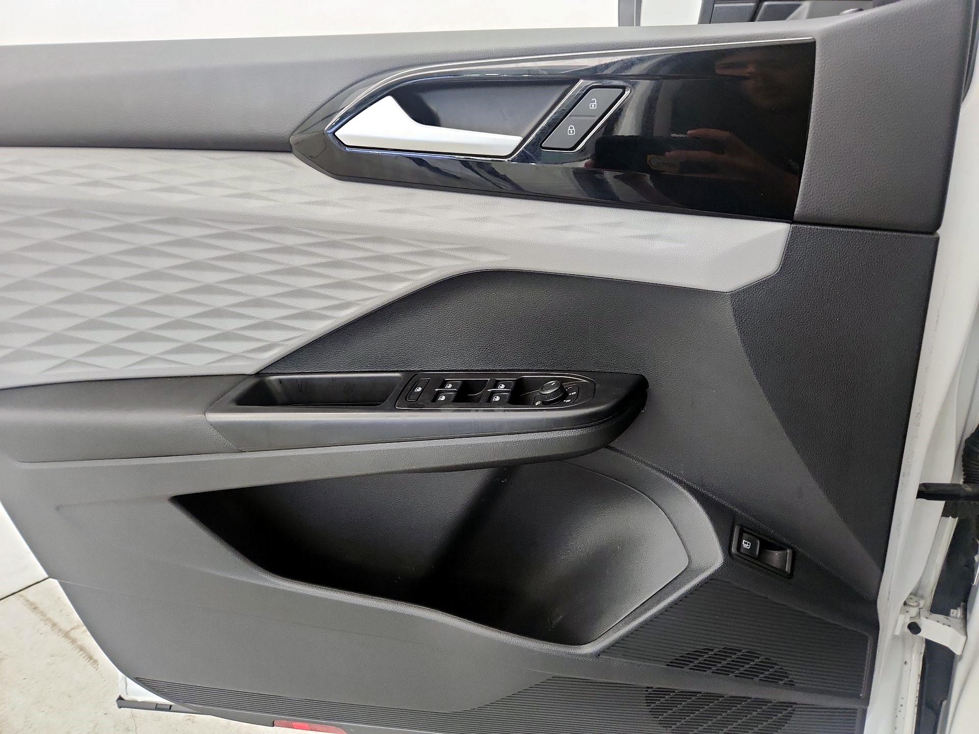 Thumbnail: 2023 Volkswagen Taos - 12