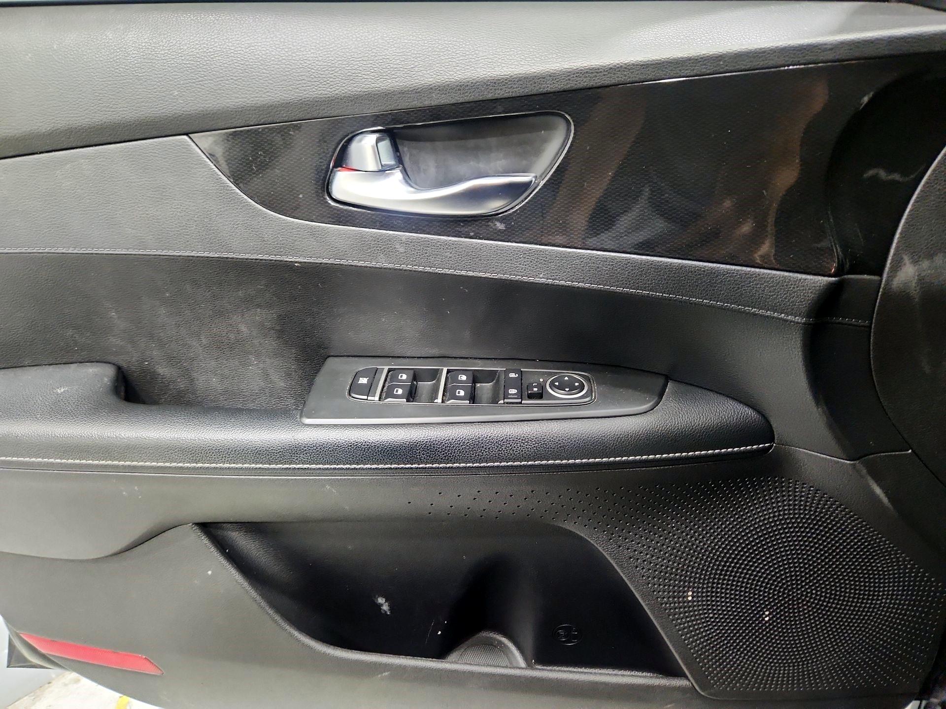 Thumbnail: 2022 Kia Forte - 12