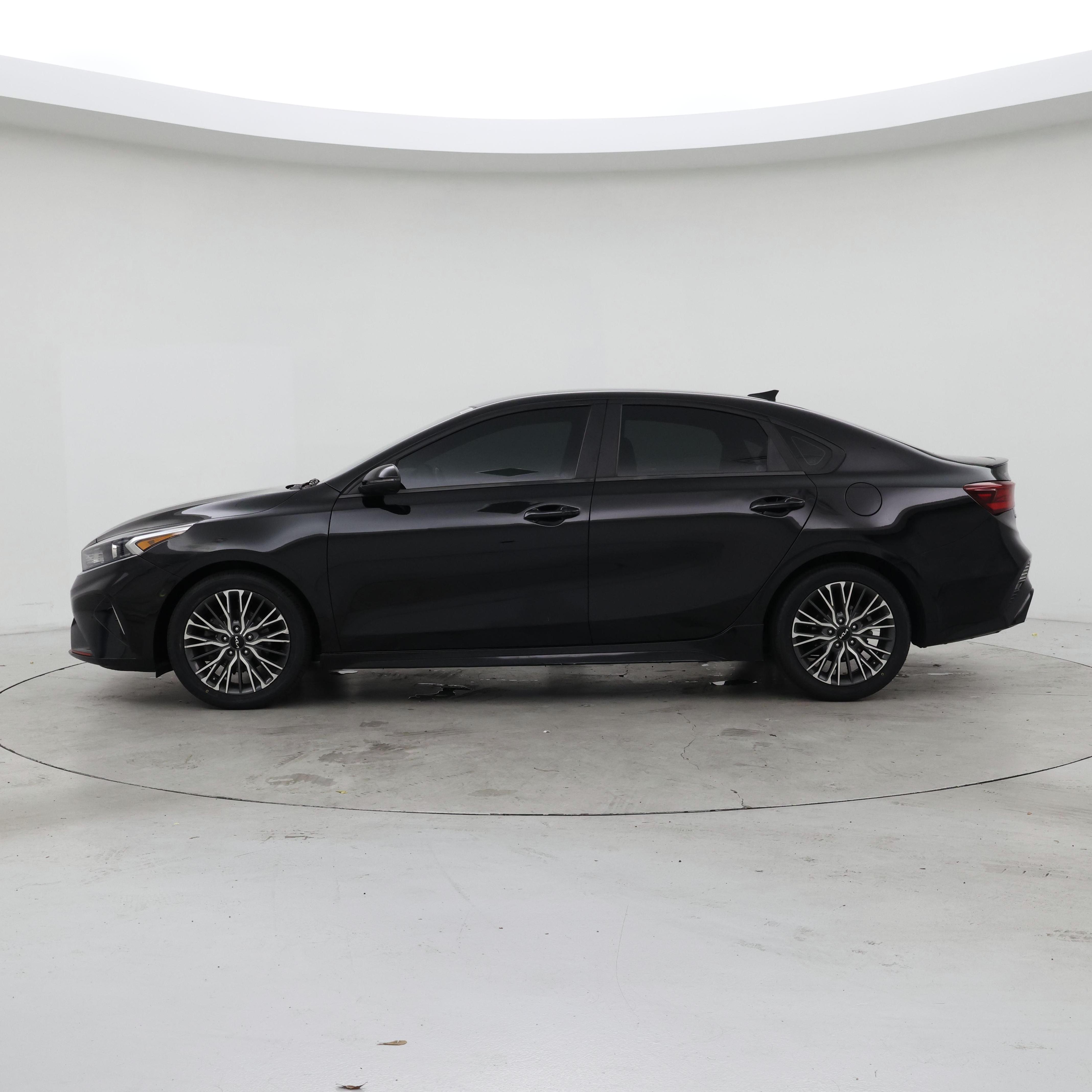 Thumbnail: 2022 Kia Forte - 3
