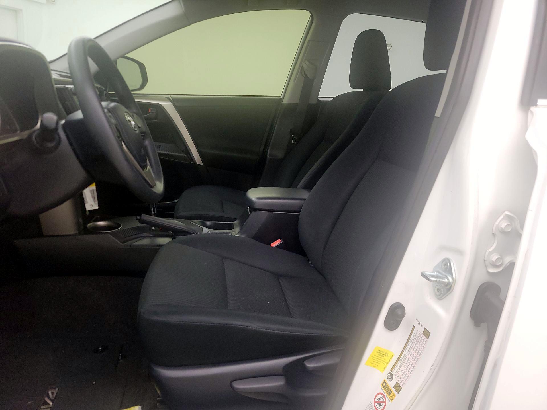 Thumbnail: 2015 Toyota RAV4 - 11