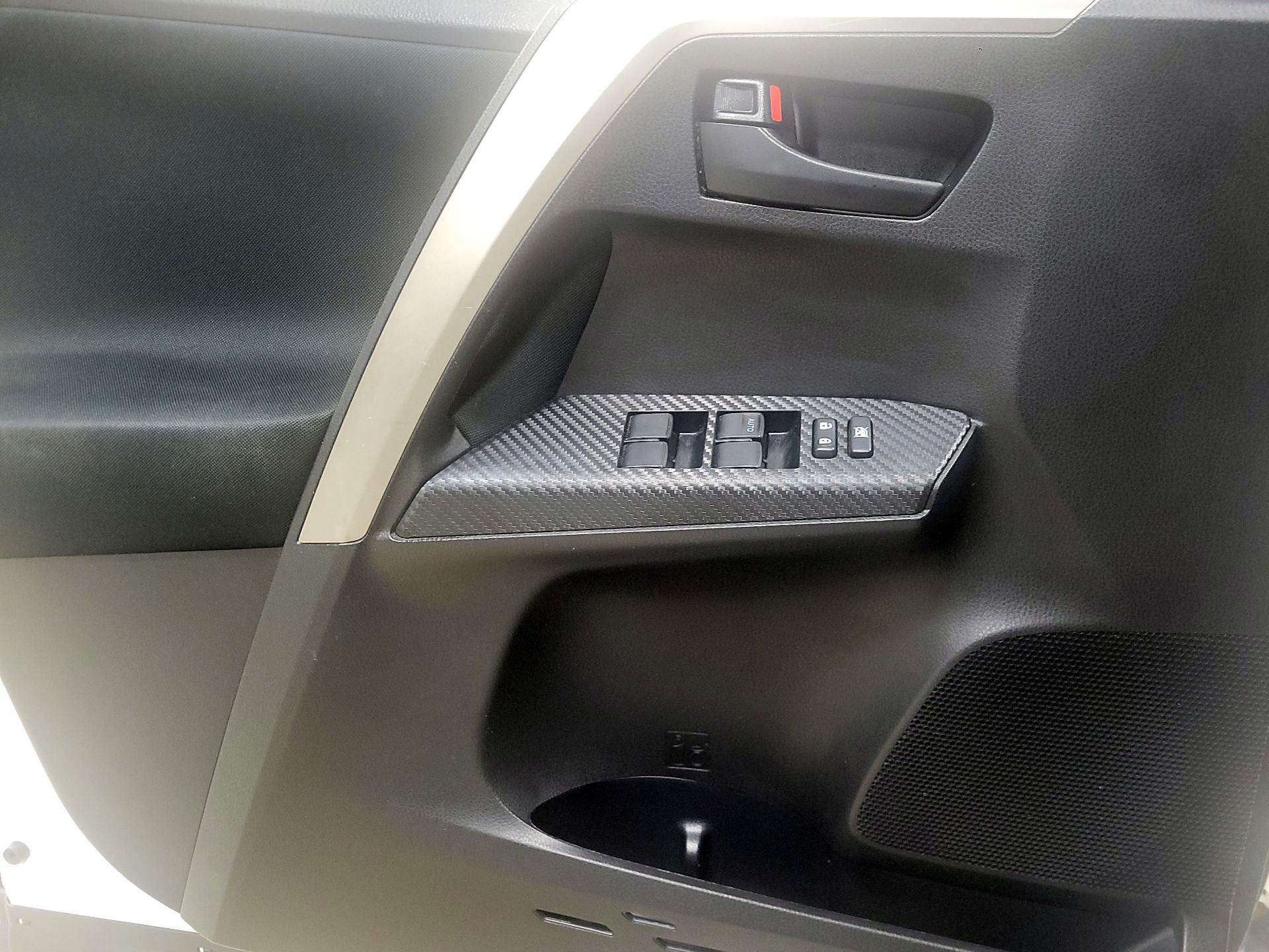 Thumbnail: 2015 Toyota RAV4 - 12